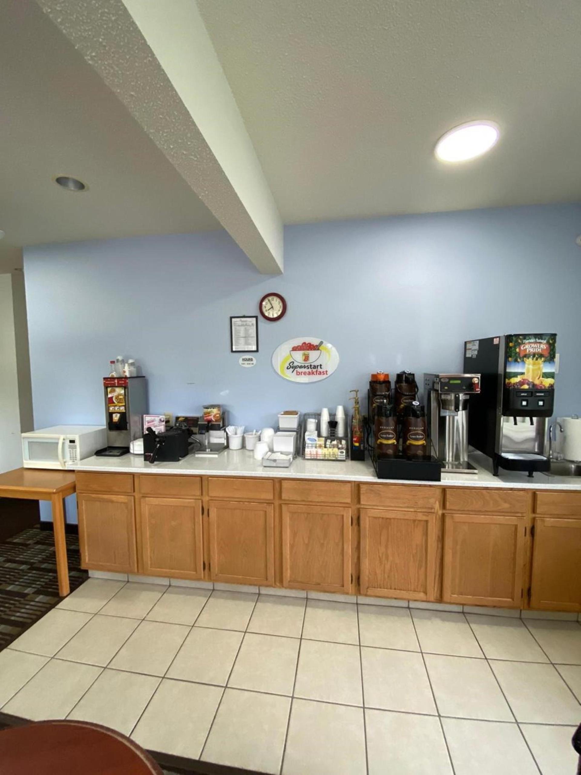Super 8 by Wyndham Ida Grove photo 25