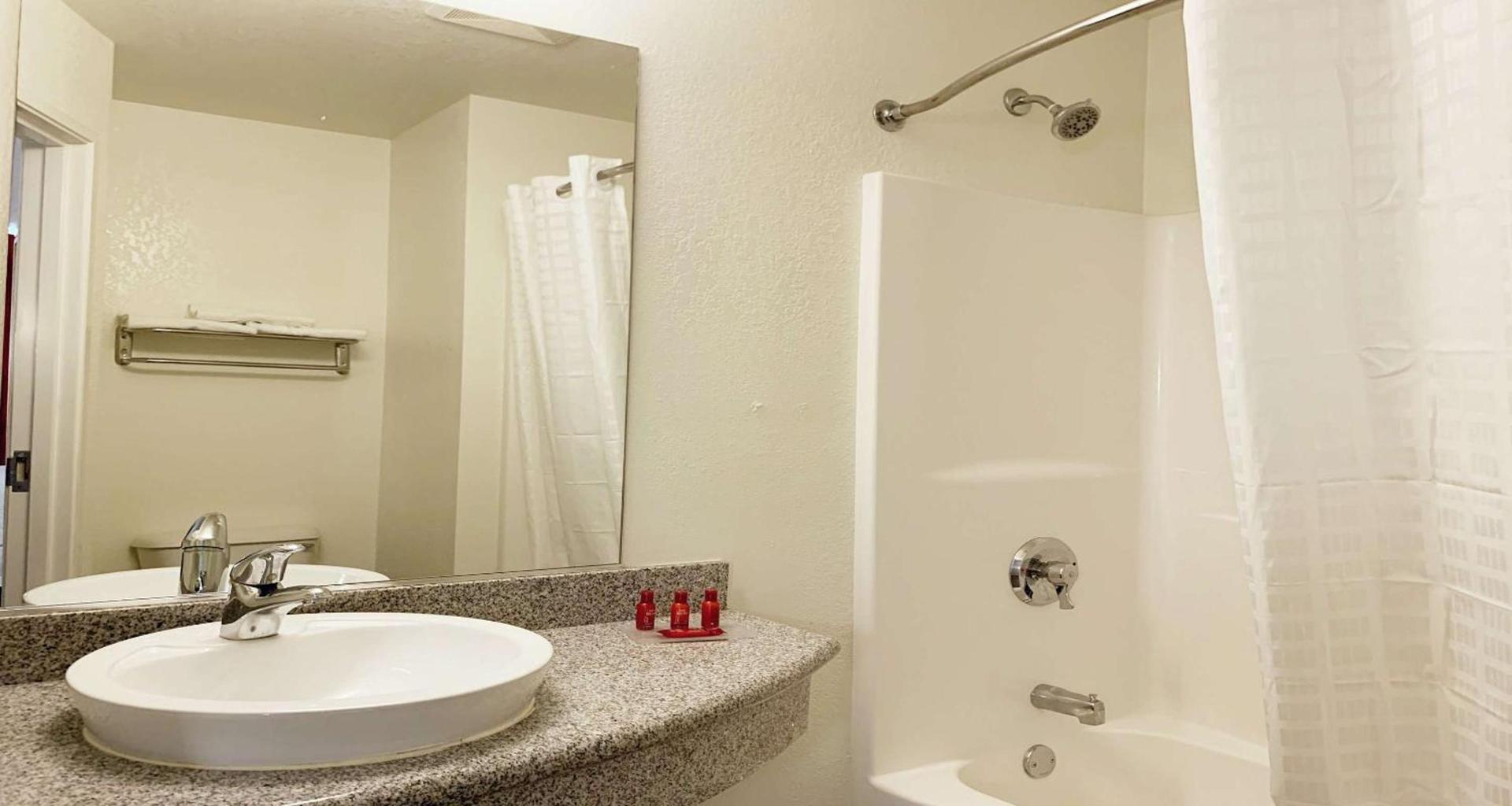 SureStay Plus Hotel by Best Western Niagara Falls East photo 20