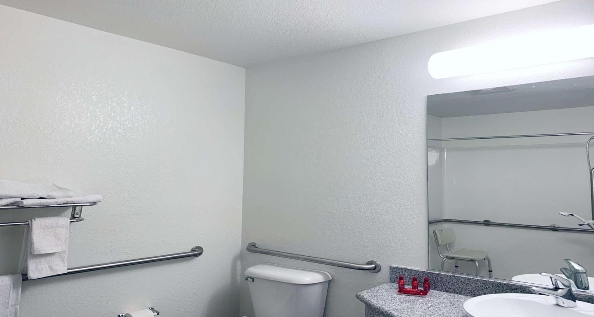 SureStay Plus Hotel by Best Western Niagara Falls East photo 21