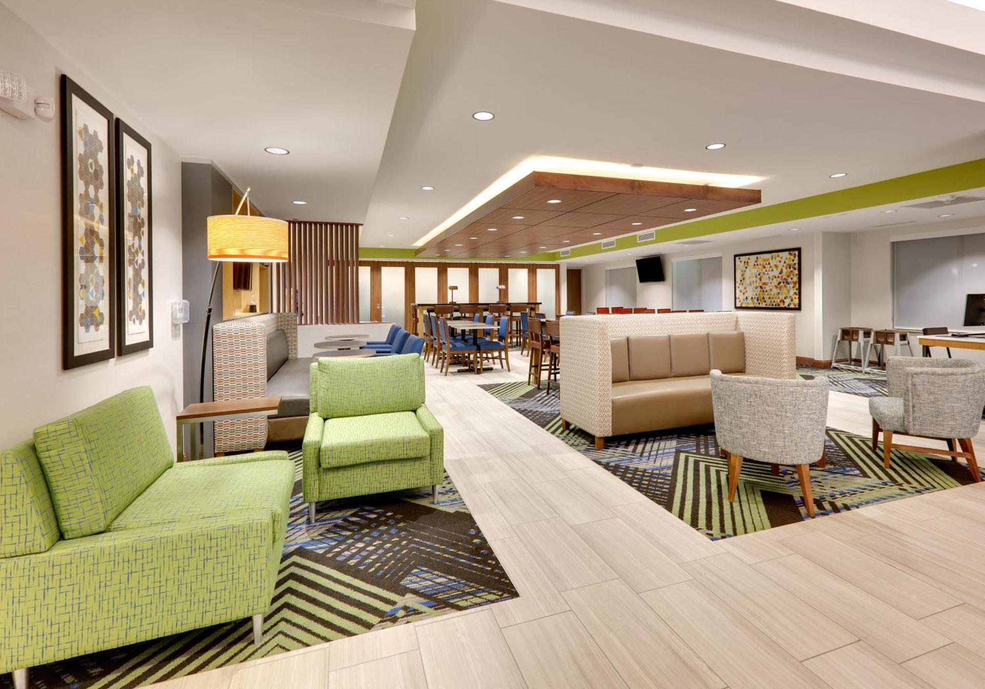 Holiday Inn Express & Suites Mitchell by IHG photo 4