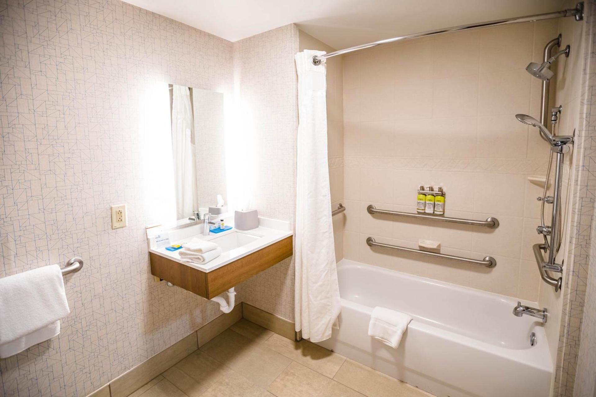 Holiday Inn Express & Suites Knoxville-Farragut by IHG photo 53
