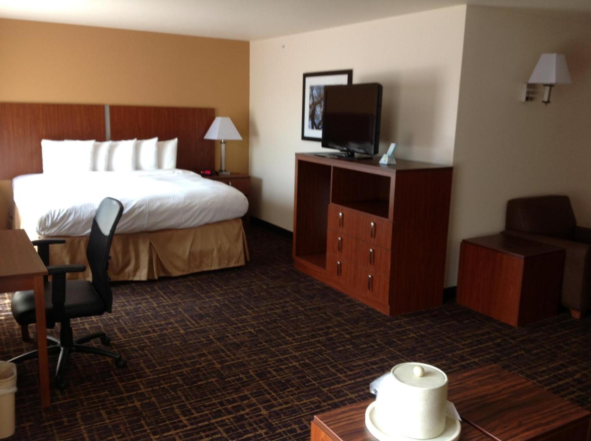 Richland Inn and Suites photo 8