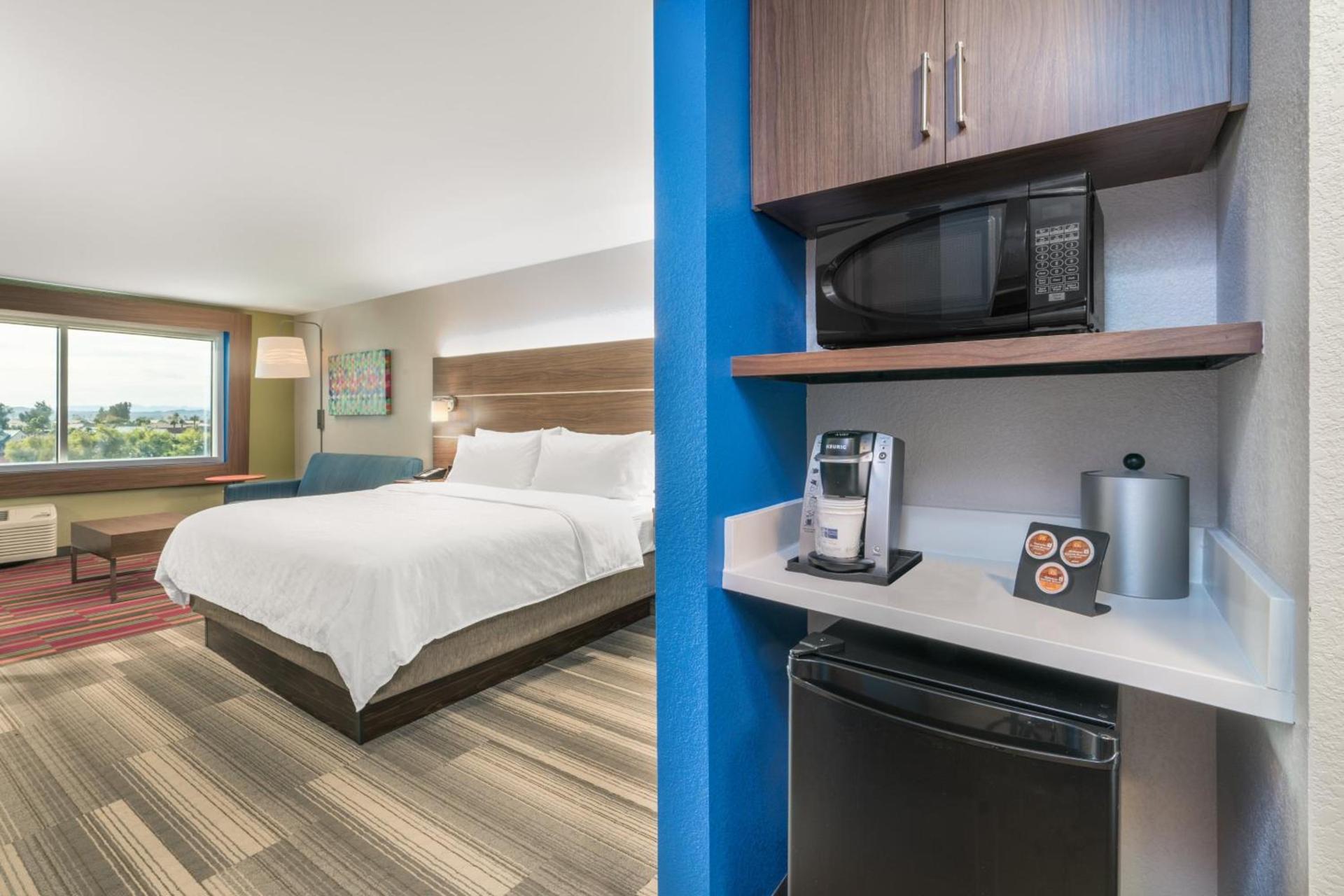 Holiday Inn Express & Suites Lake Havasu - London Bridge by IHG photo 46
