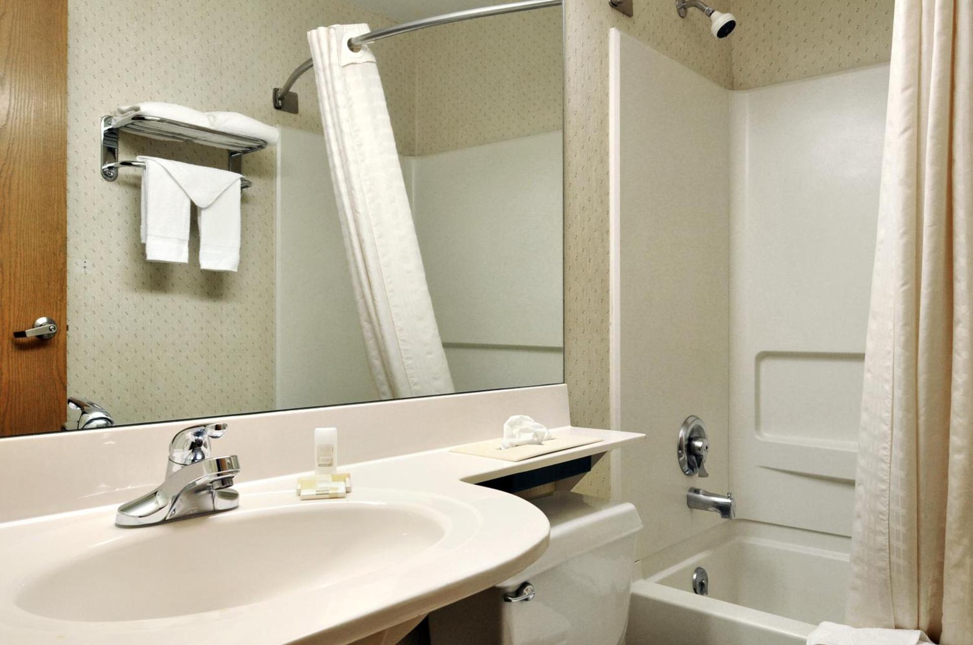 Microtel By Wyndham Victor photo 17