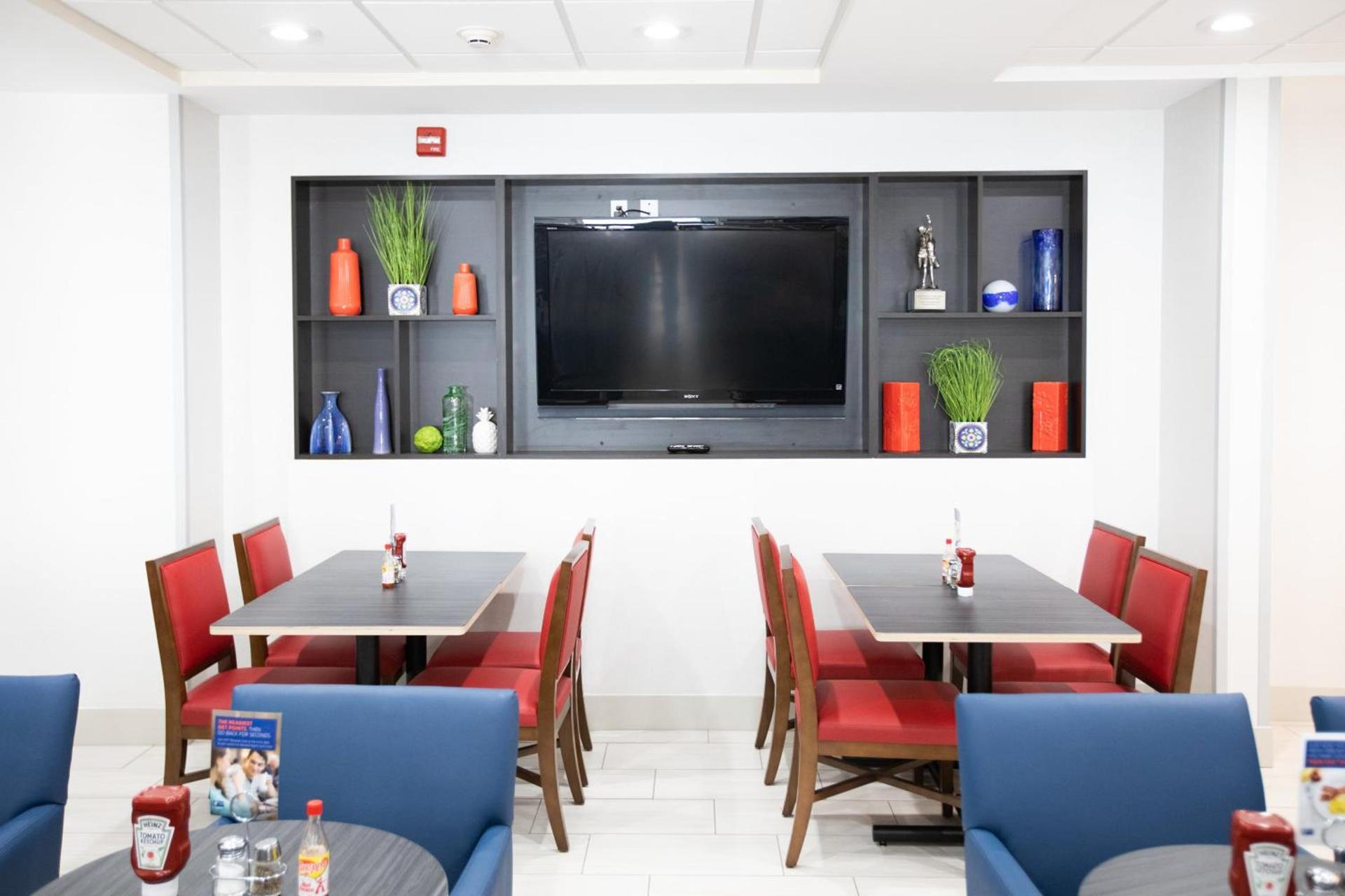 Holiday Inn Express & Suites Knoxville-Farragut by IHG photo 17