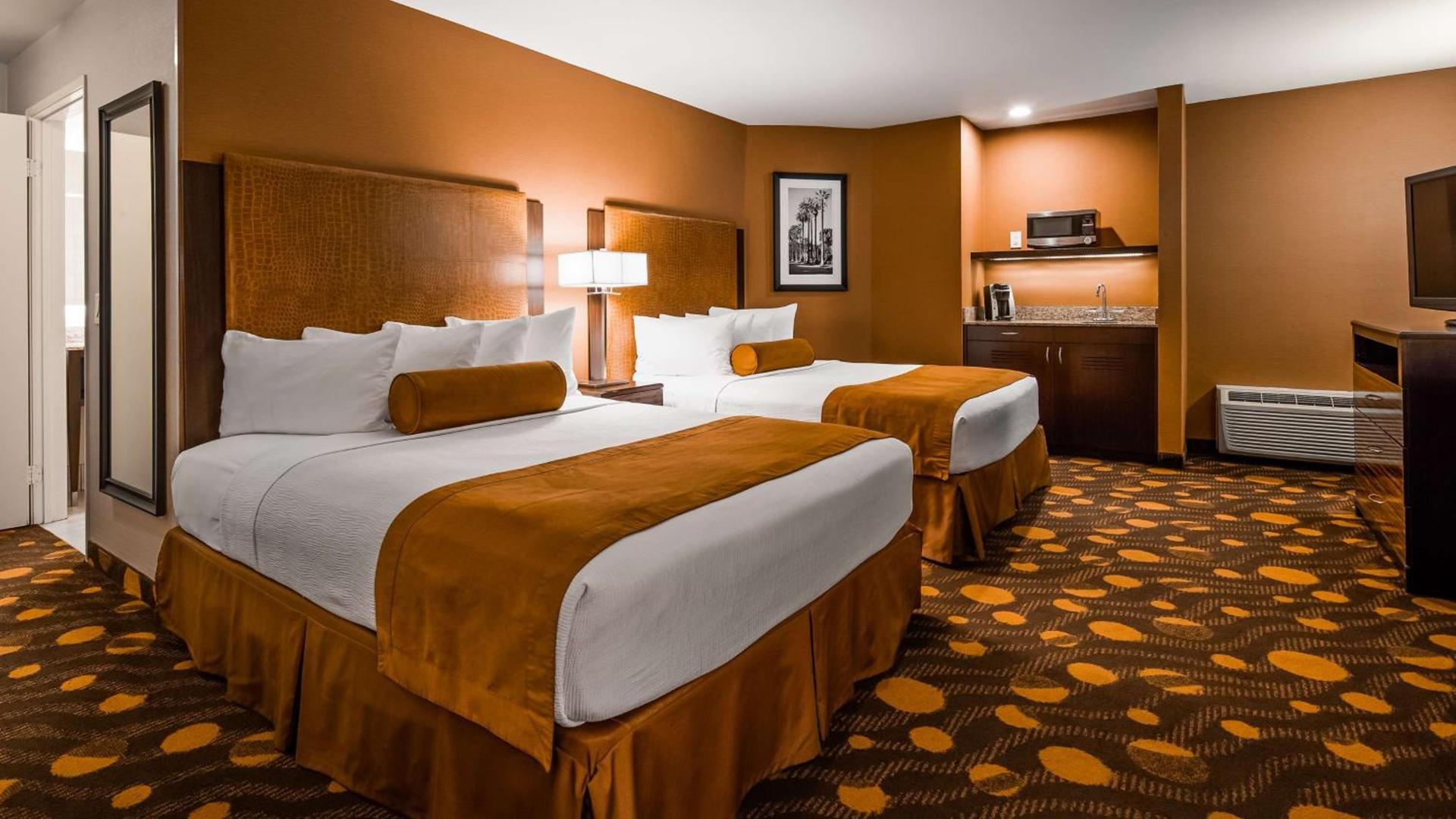 Best Western Plus Suites Hotel Coronado Island photo 14