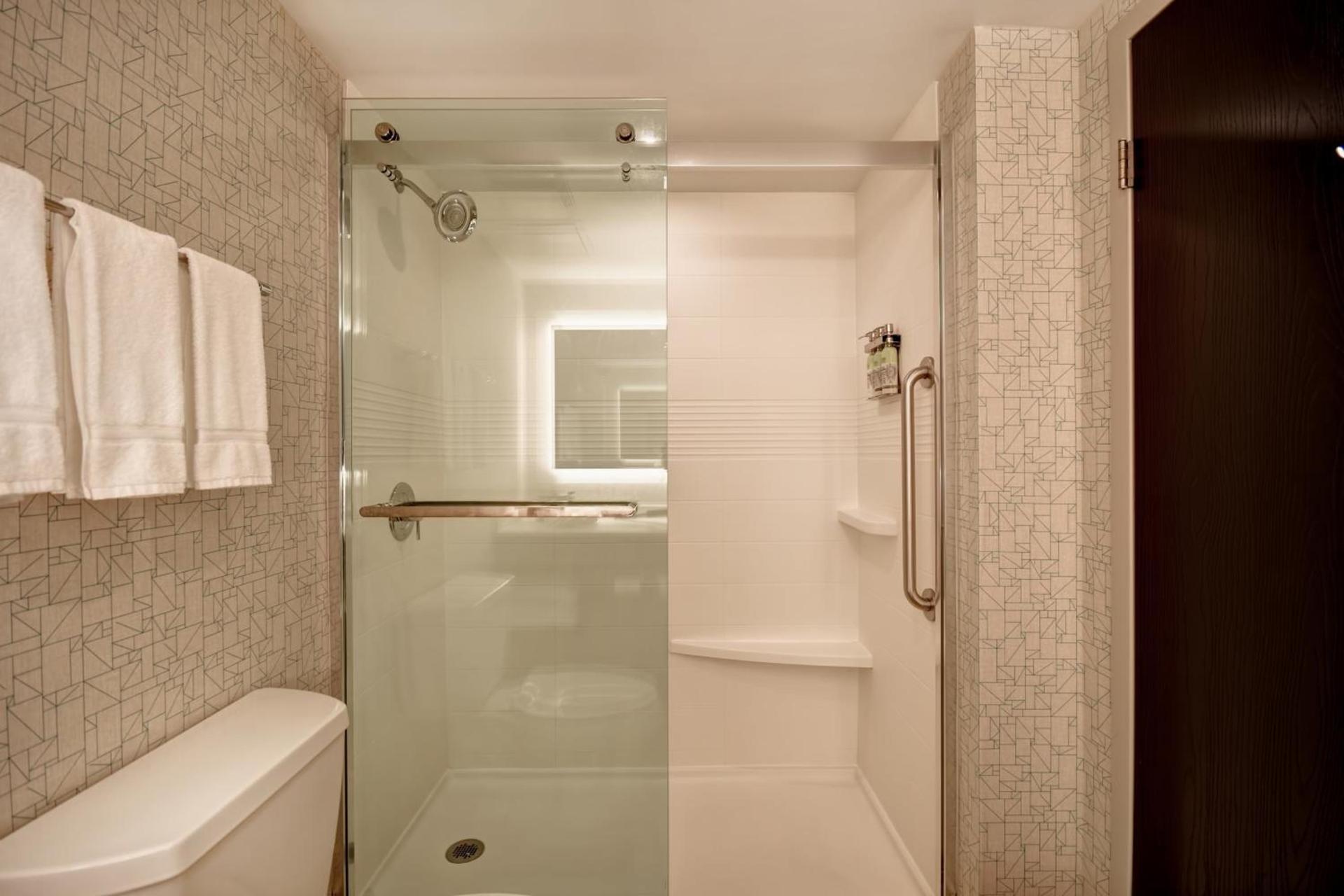 Holiday Inn Express & Suites Allentown-Dorney Park Area by IHG photo 9