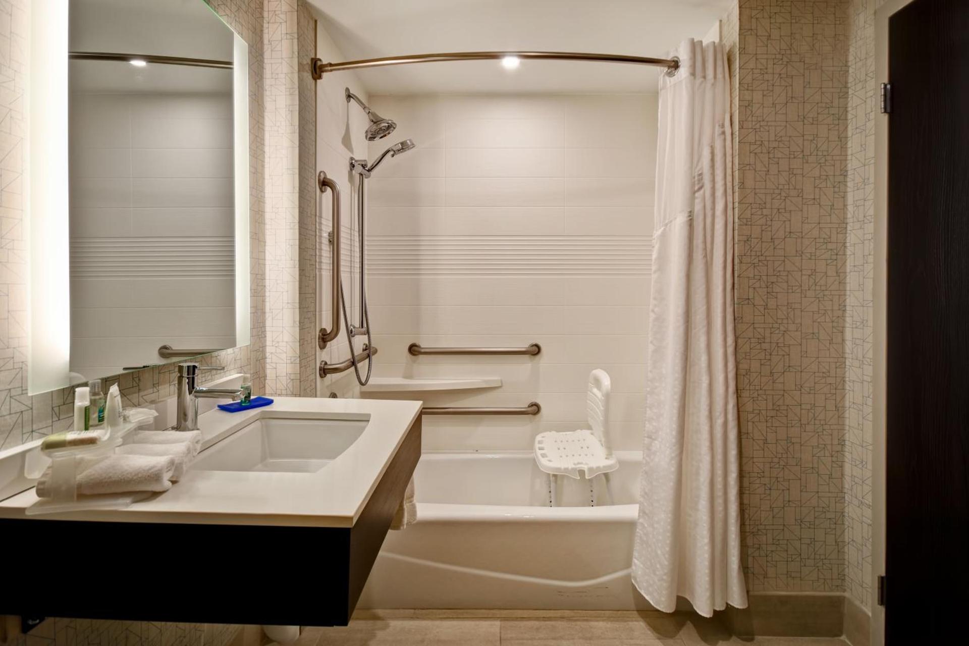 Holiday Inn Express & Suites Allentown-Dorney Park Area by IHG photo 11