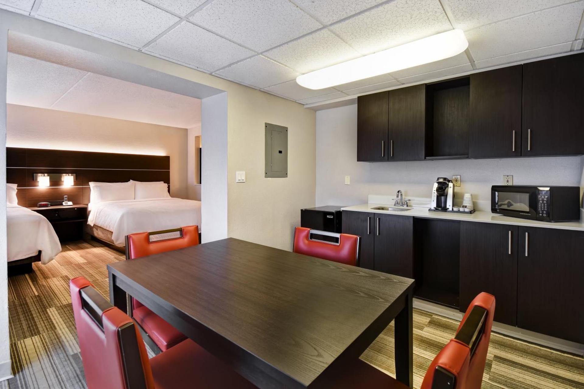 Holiday Inn Express & Suites Allentown-Dorney Park Area by IHG photo 39