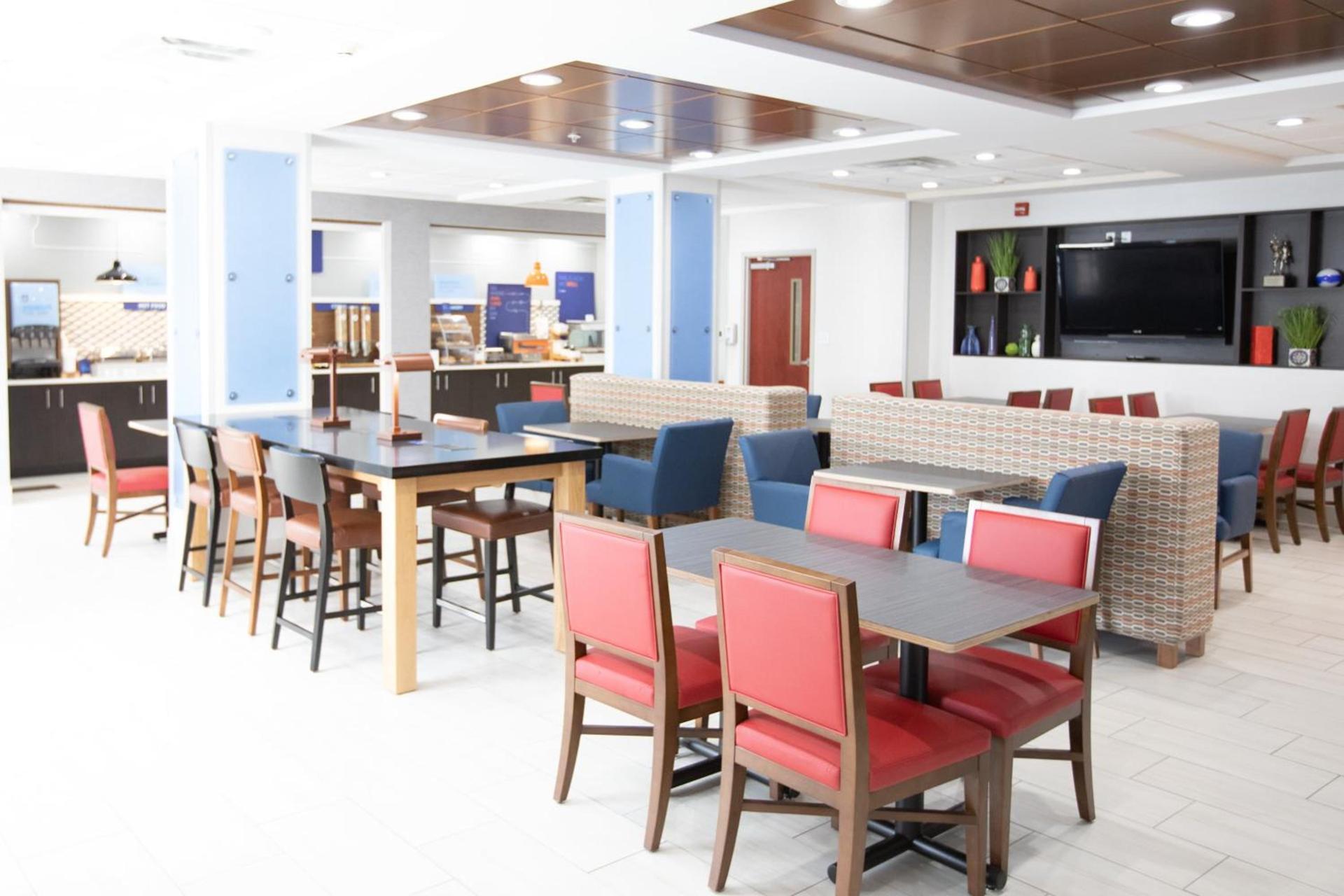 Holiday Inn Express & Suites Knoxville-Farragut by IHG photo 11