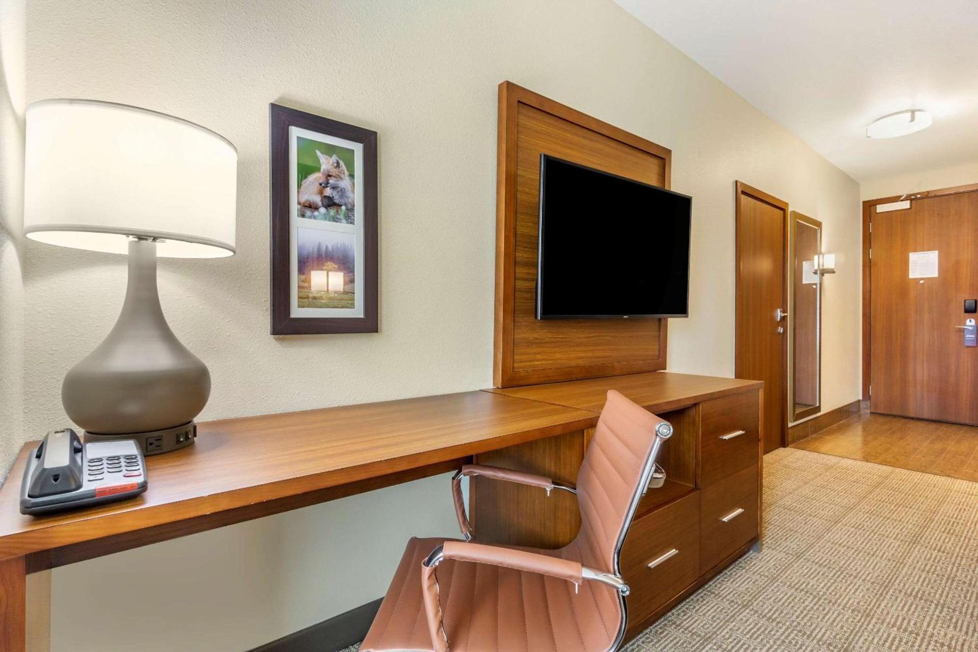 Comfort Inn & Suites Lakewood by JBLM photo 18