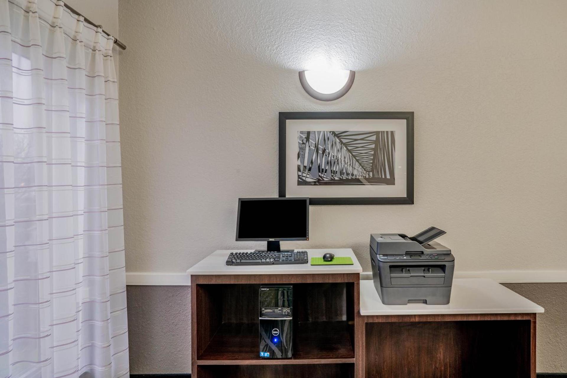 La Quinta Inn by Wyndham El Dorado photo 16