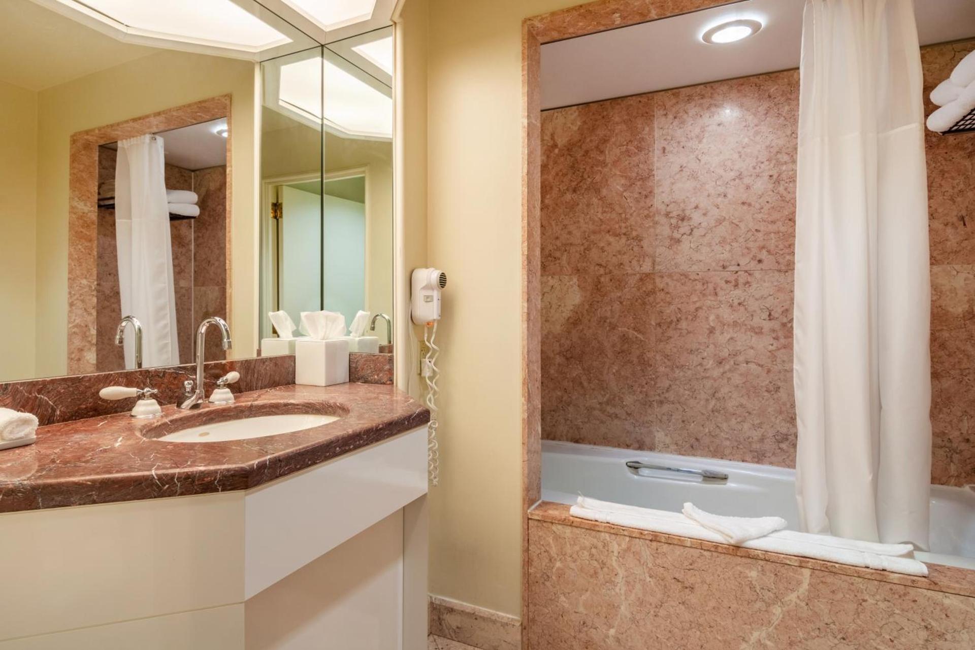 The Buckingham Hotel photo 35