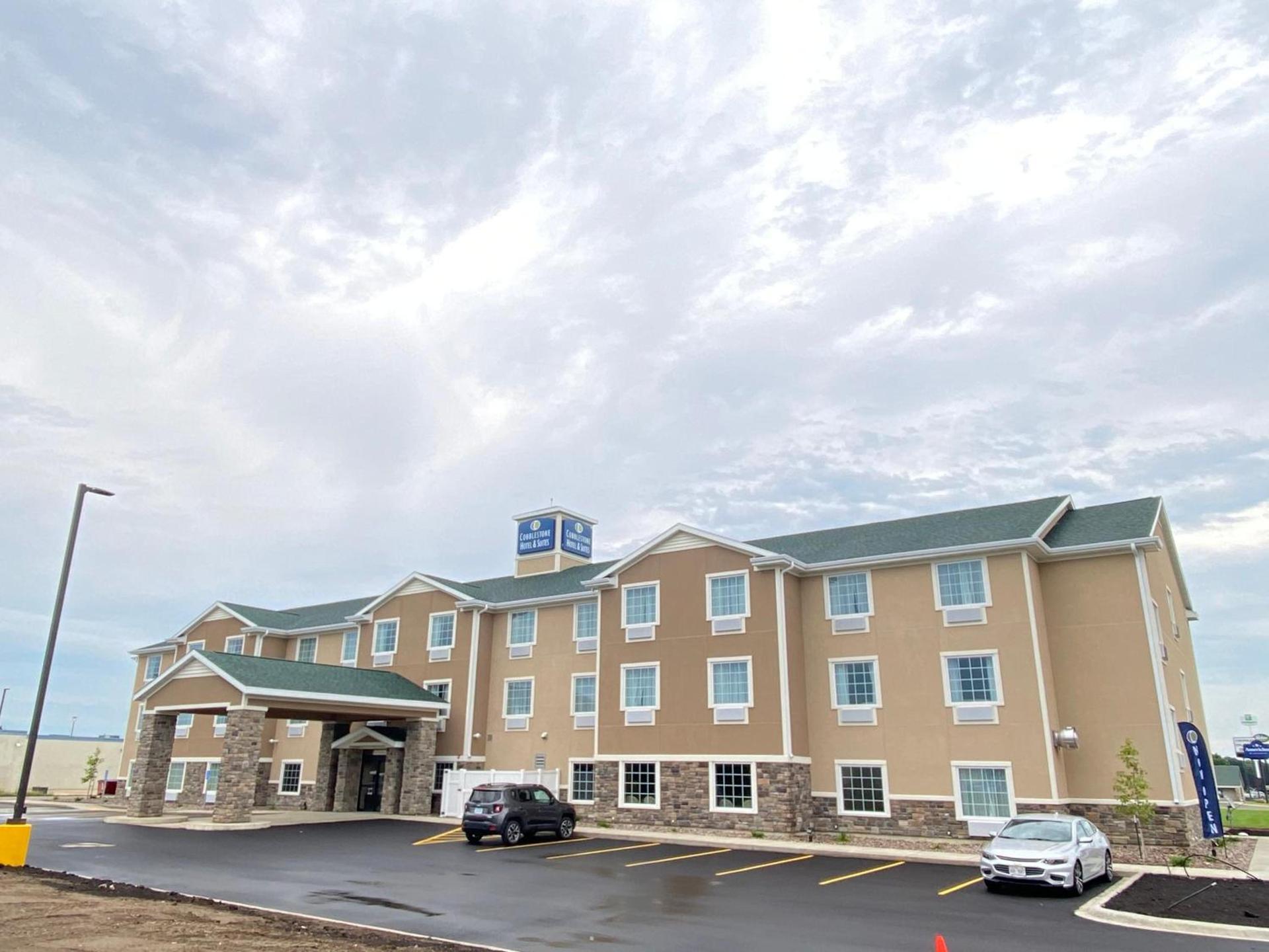 Cobblestone Hotel & Suites - Austin photo 2