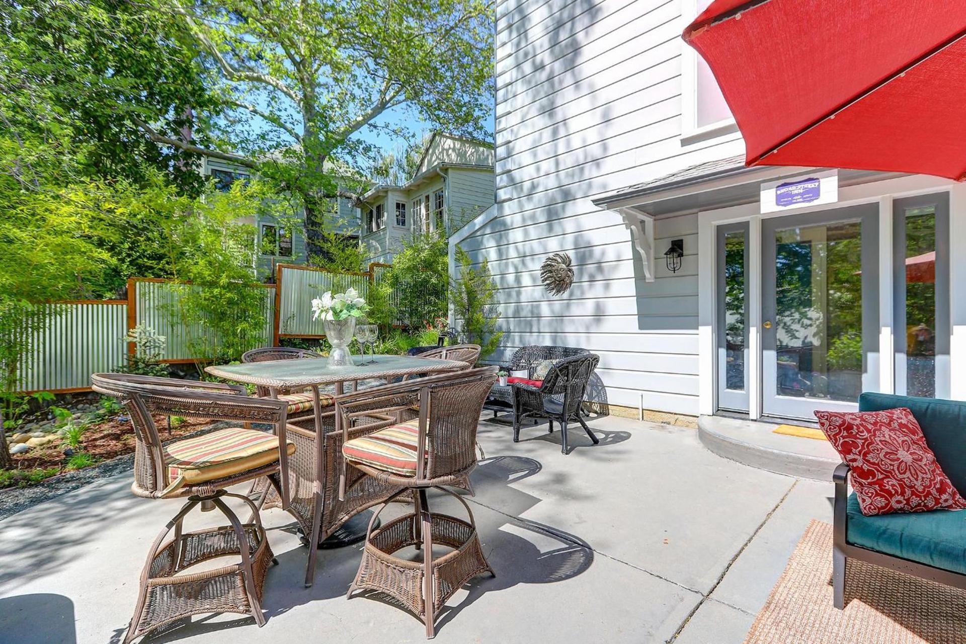 Broad Street Inn photo 77