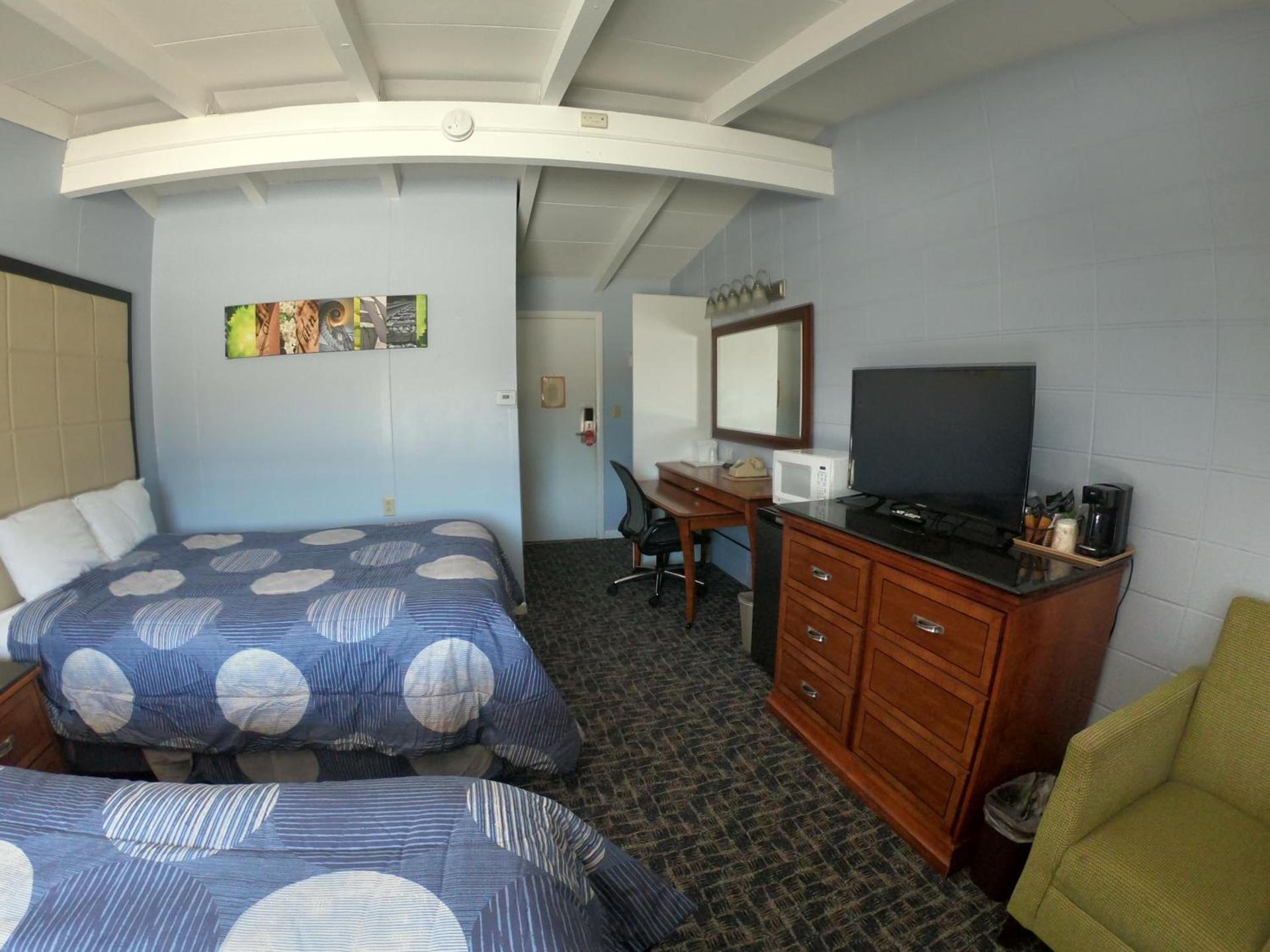 Copper Lantern Motor Lodge photo 38