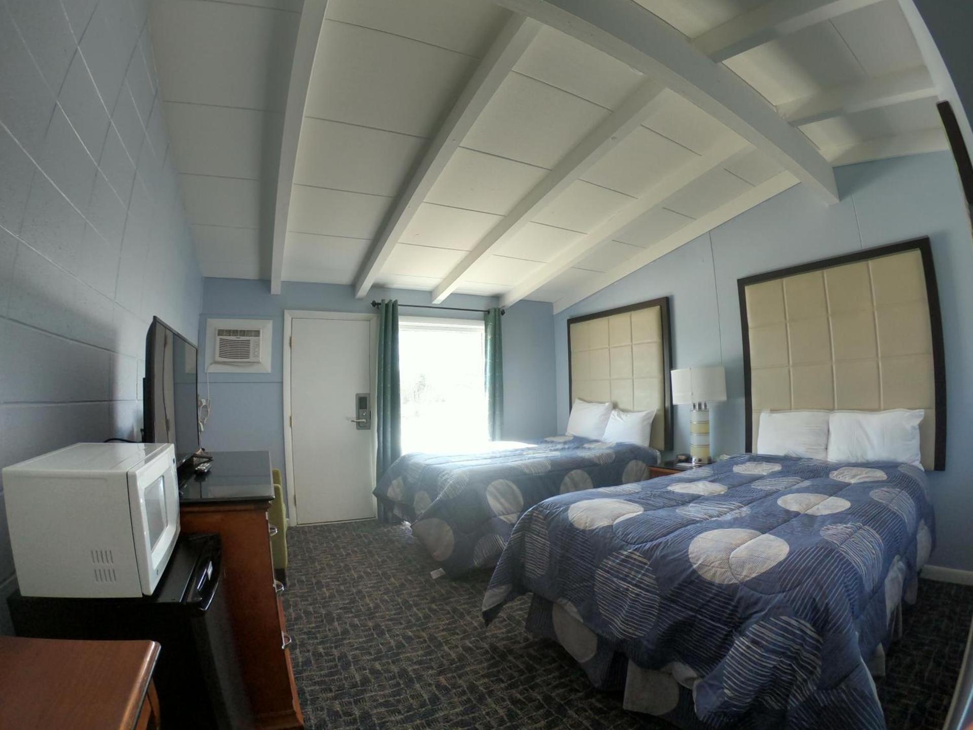 Copper Lantern Motor Lodge photo 37