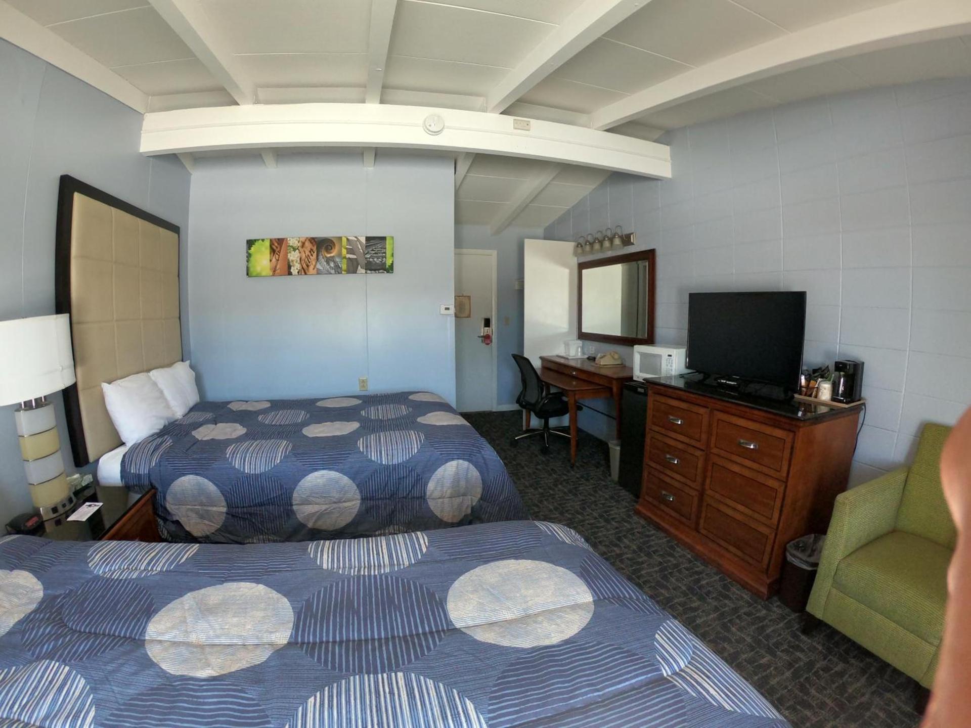 Copper Lantern Motor Lodge photo 40