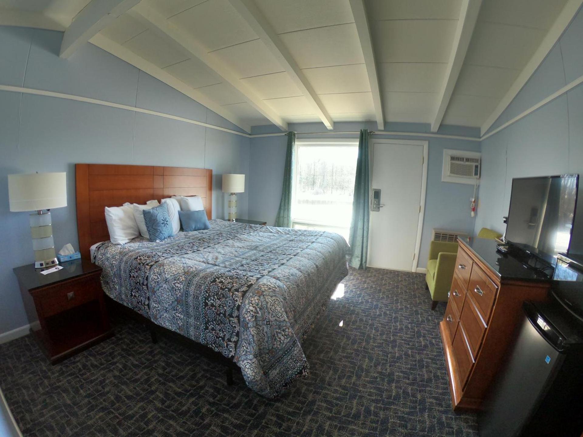 Copper Lantern Motor Lodge photo 41