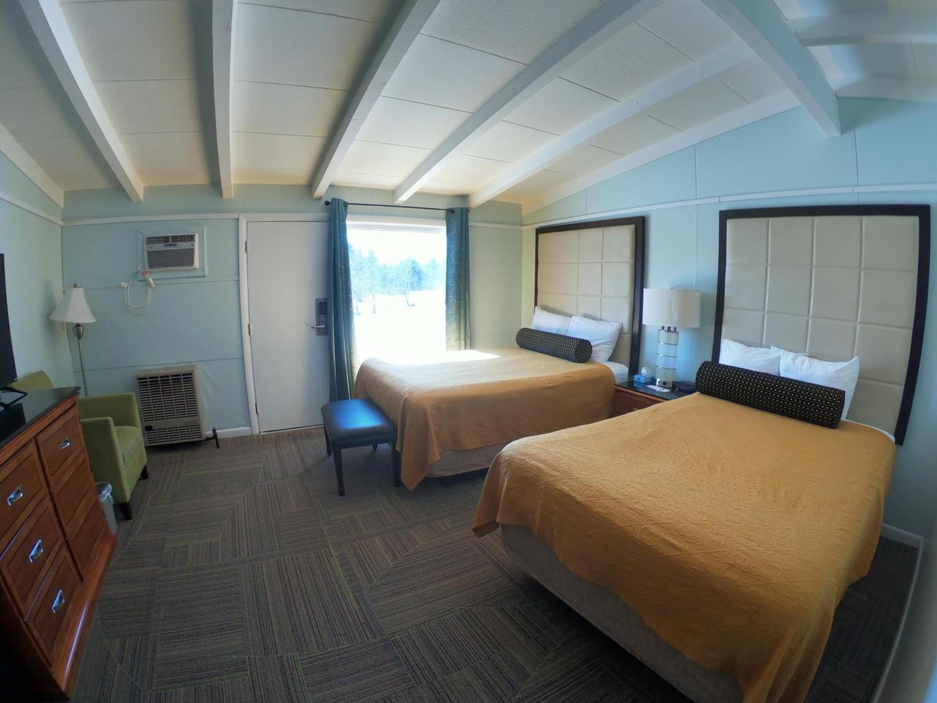 Copper Lantern Motor Lodge photo 48