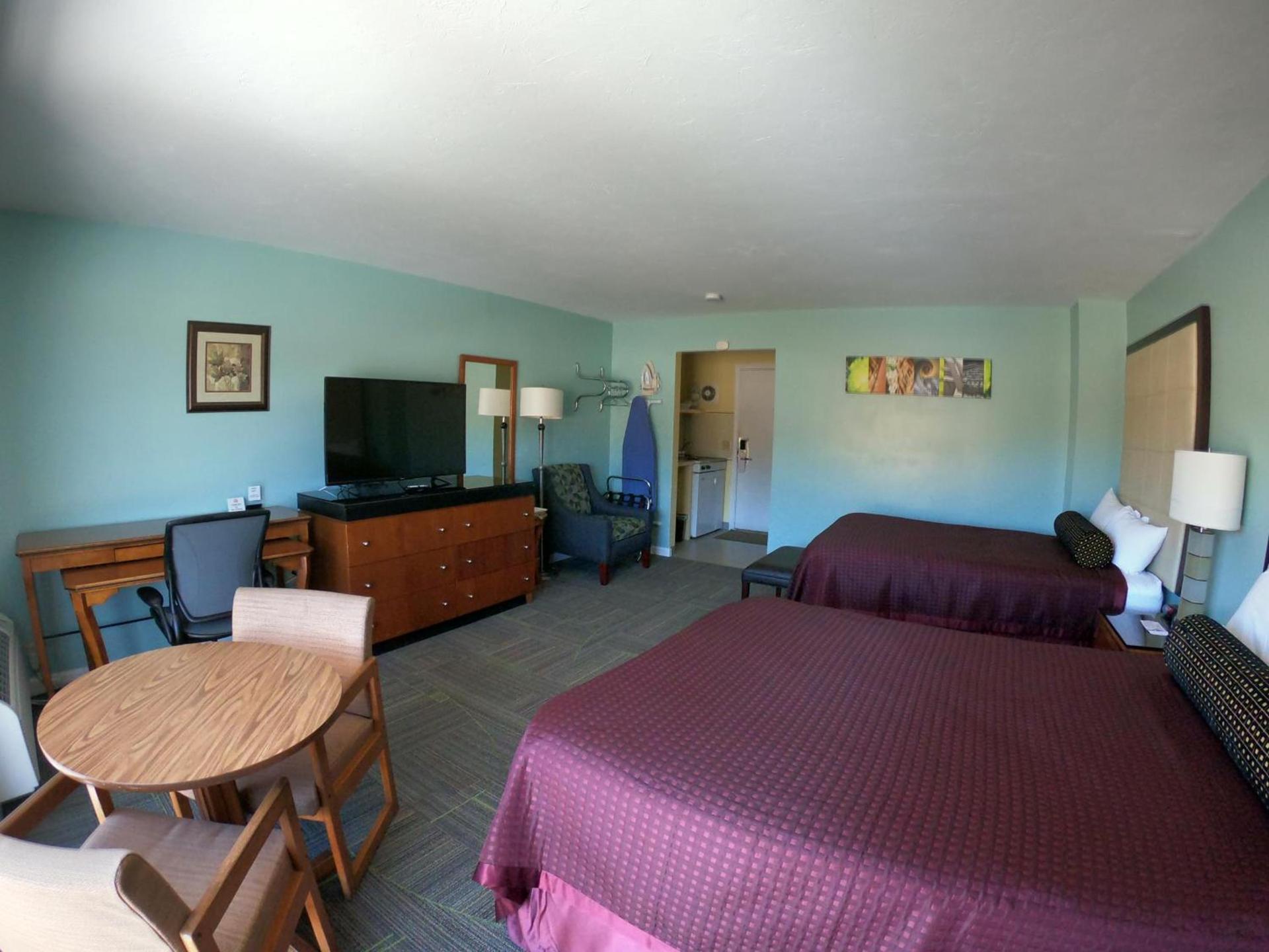Copper Lantern Motor Lodge photo 47