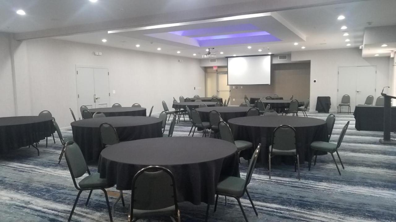 Hampton Inn By Hilton Addison Dallas photo 27
