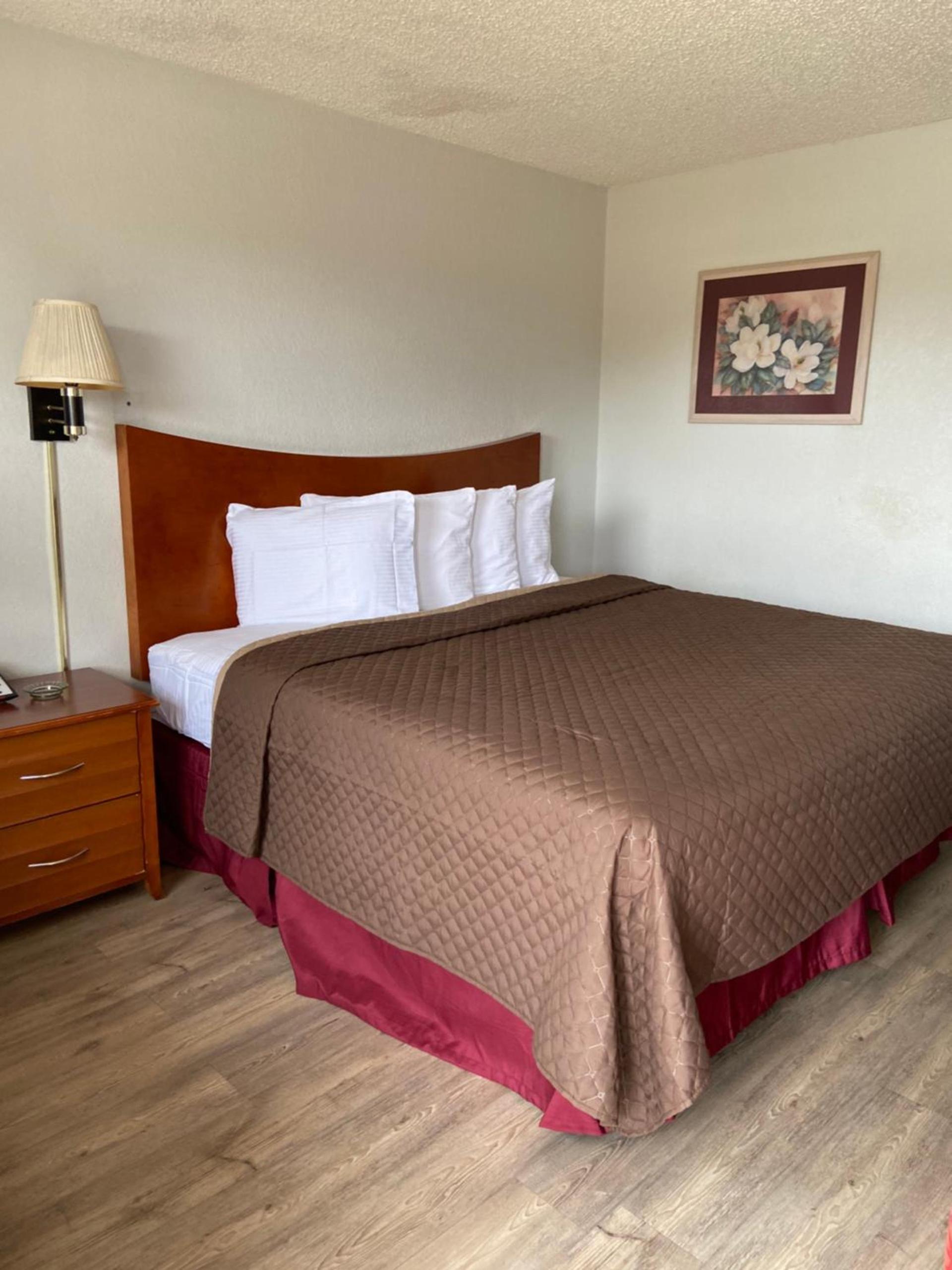 Colonial Inn photo 20
