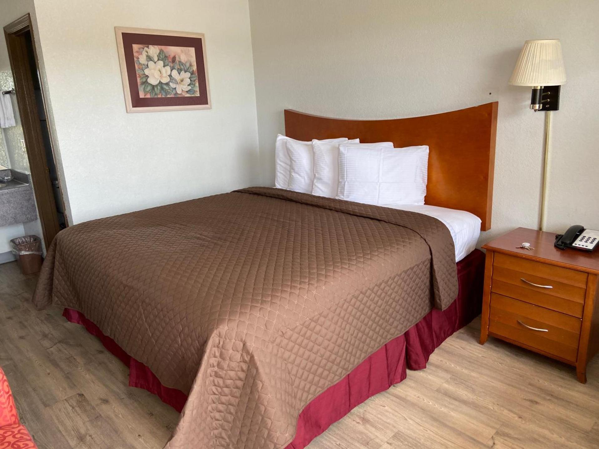Colonial Inn photo 13