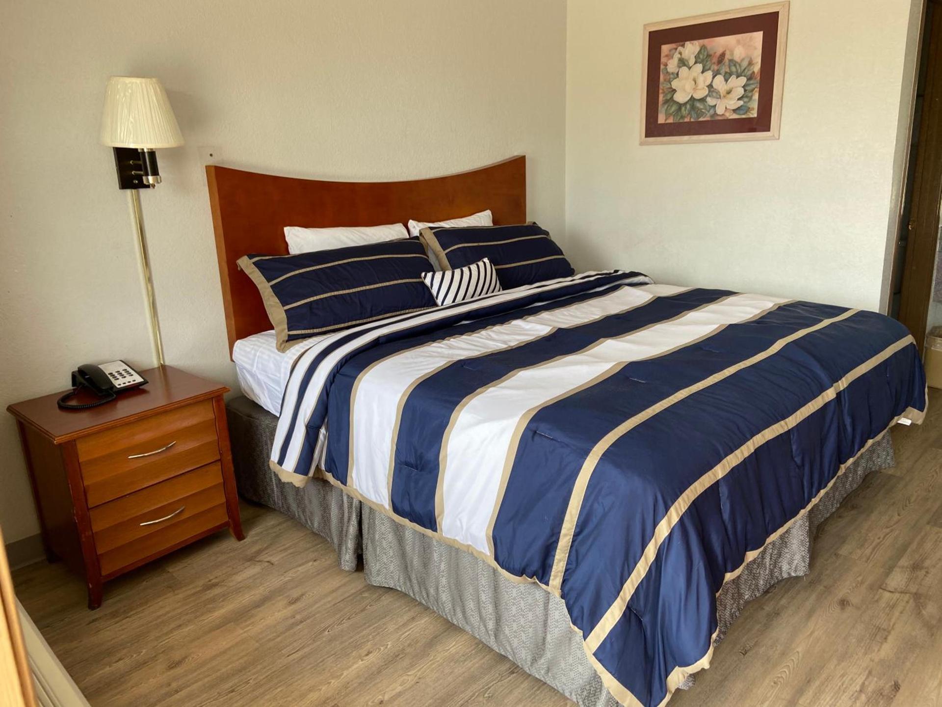 Colonial Inn photo 15
