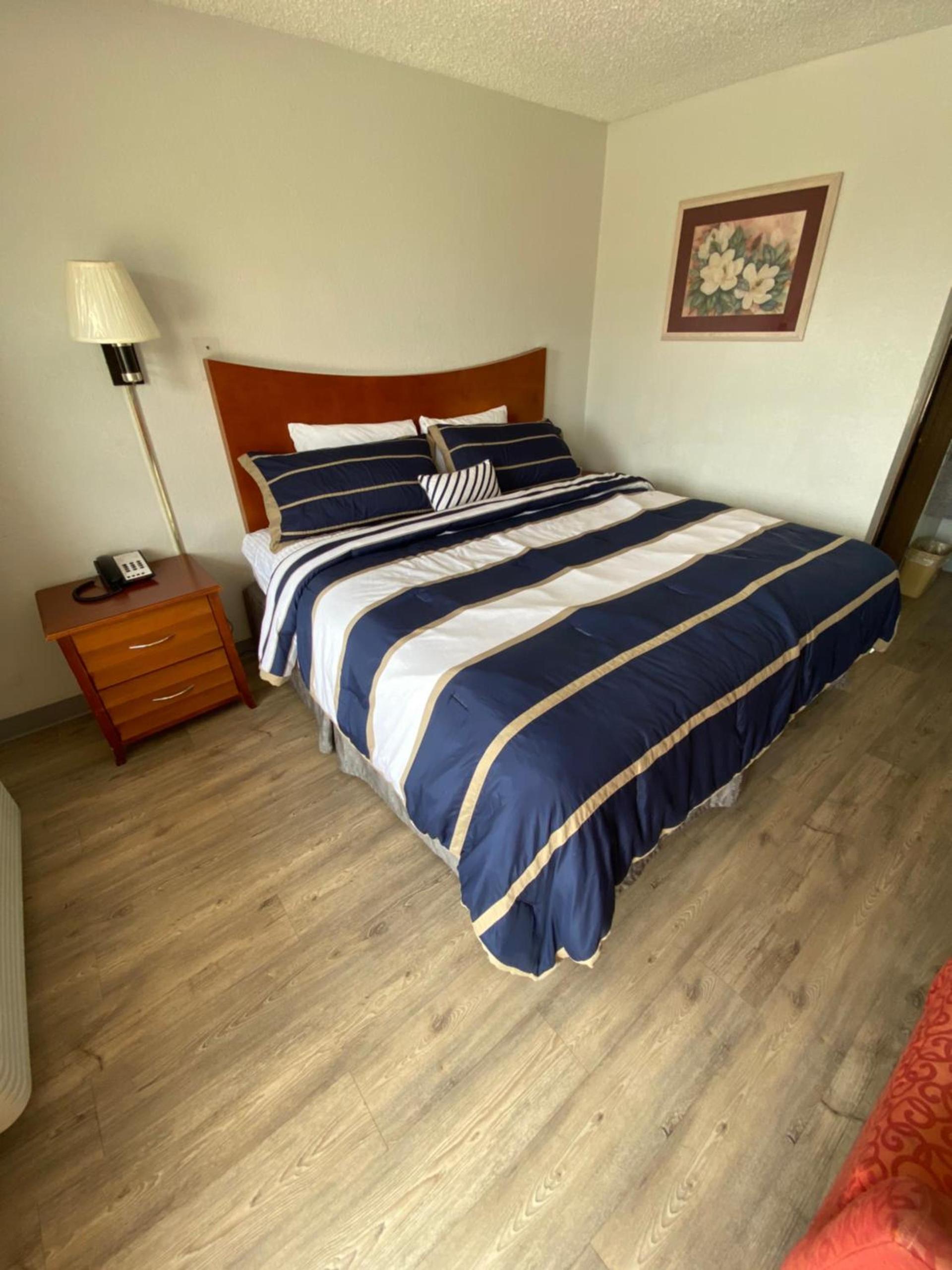 Colonial Inn photo 30