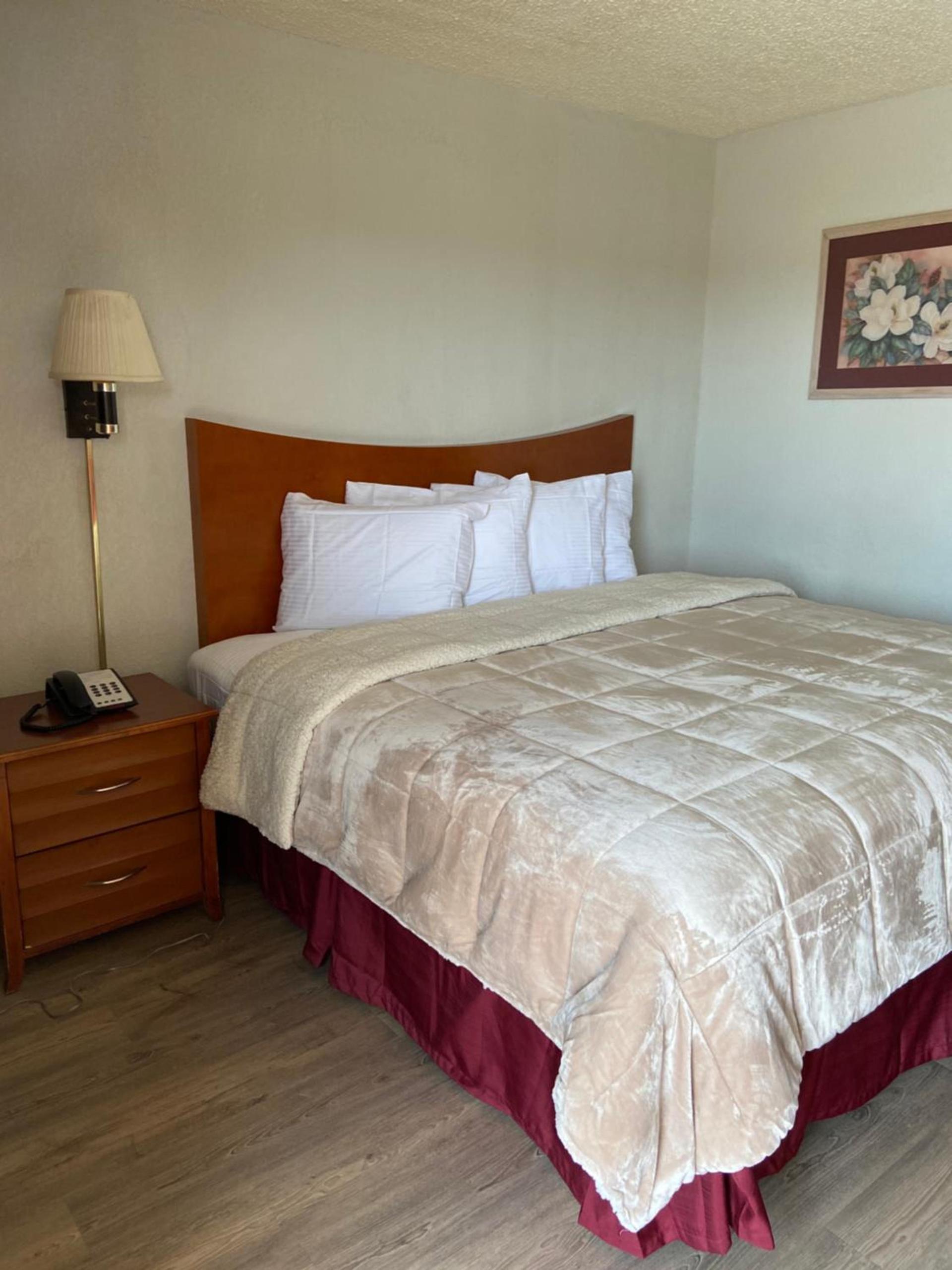 Colonial Inn photo 16