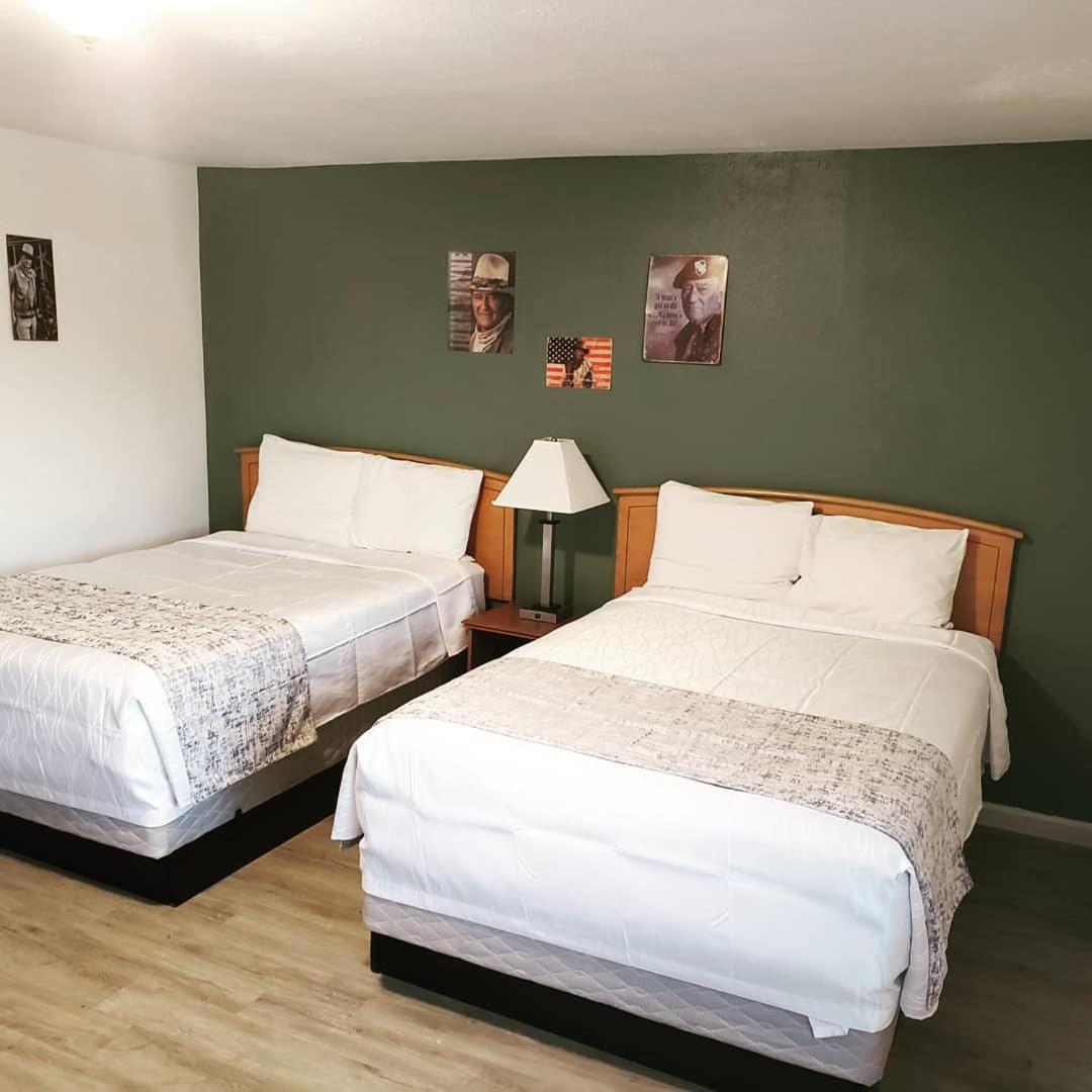 Deluxe Inn photo 18
