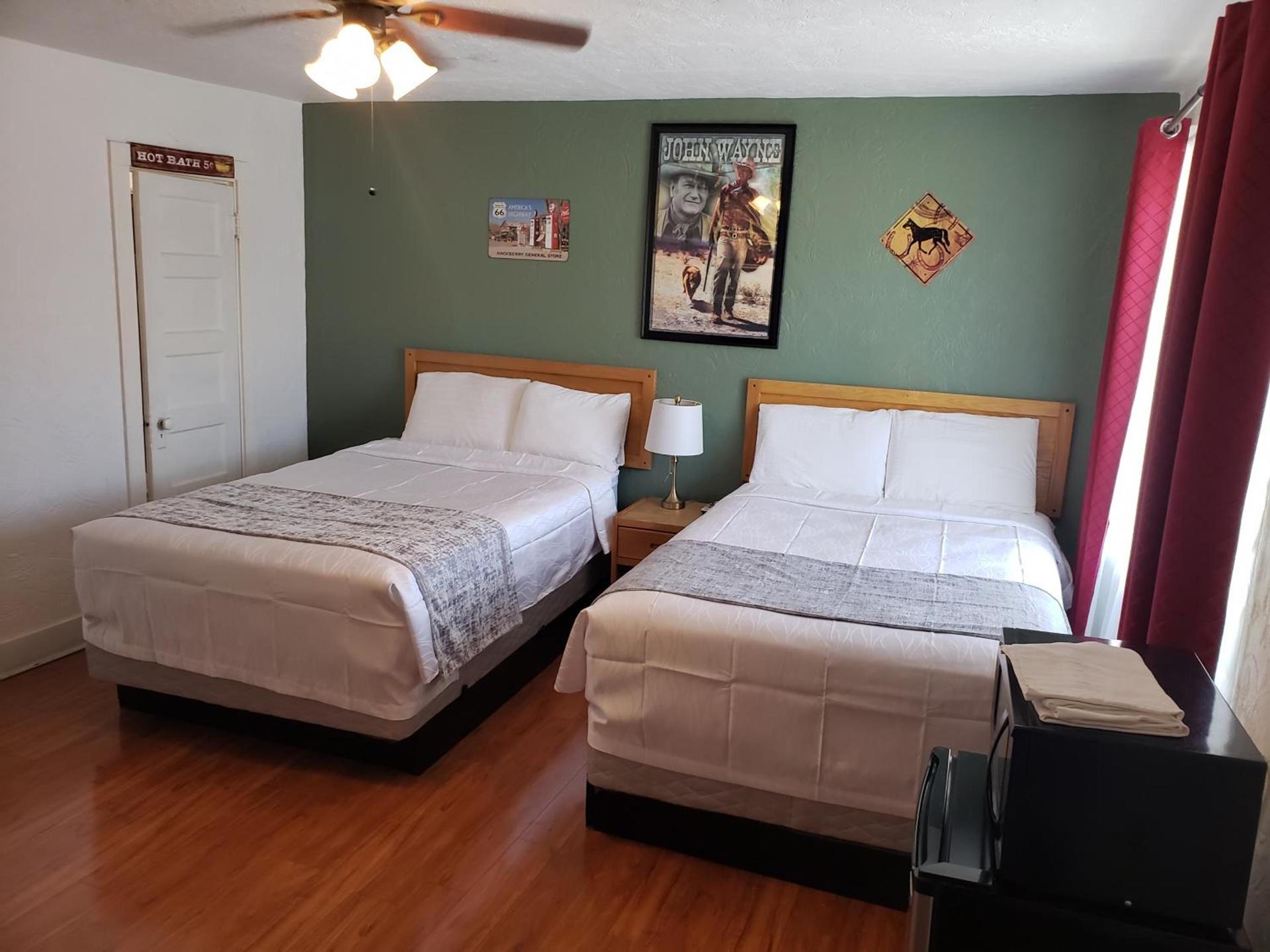 Deluxe Inn photo 12