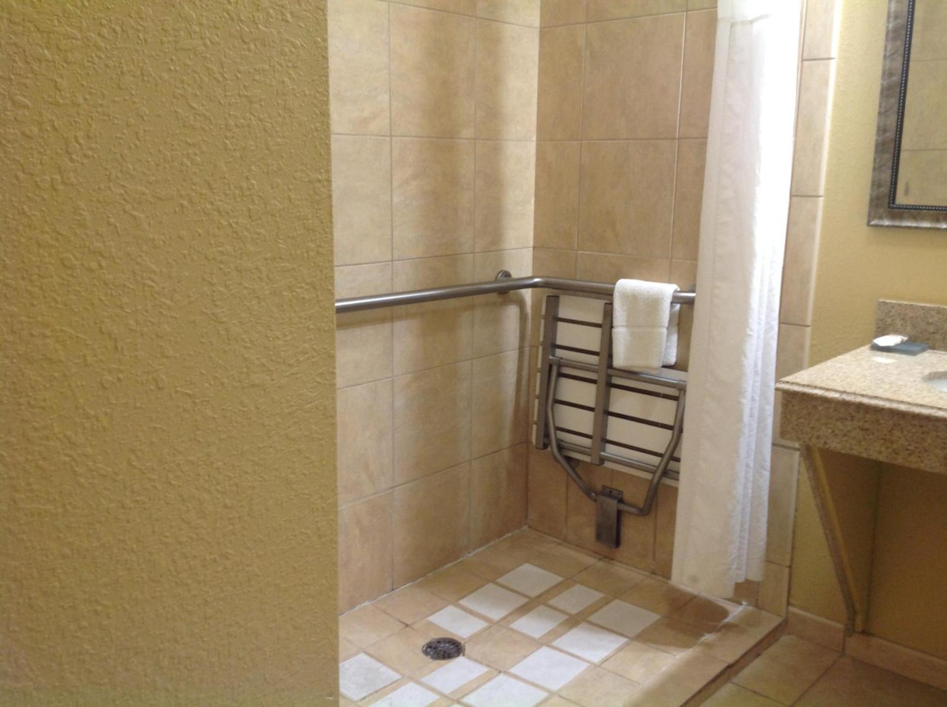 La Quinta by Wyndham Vicksburg photo 16