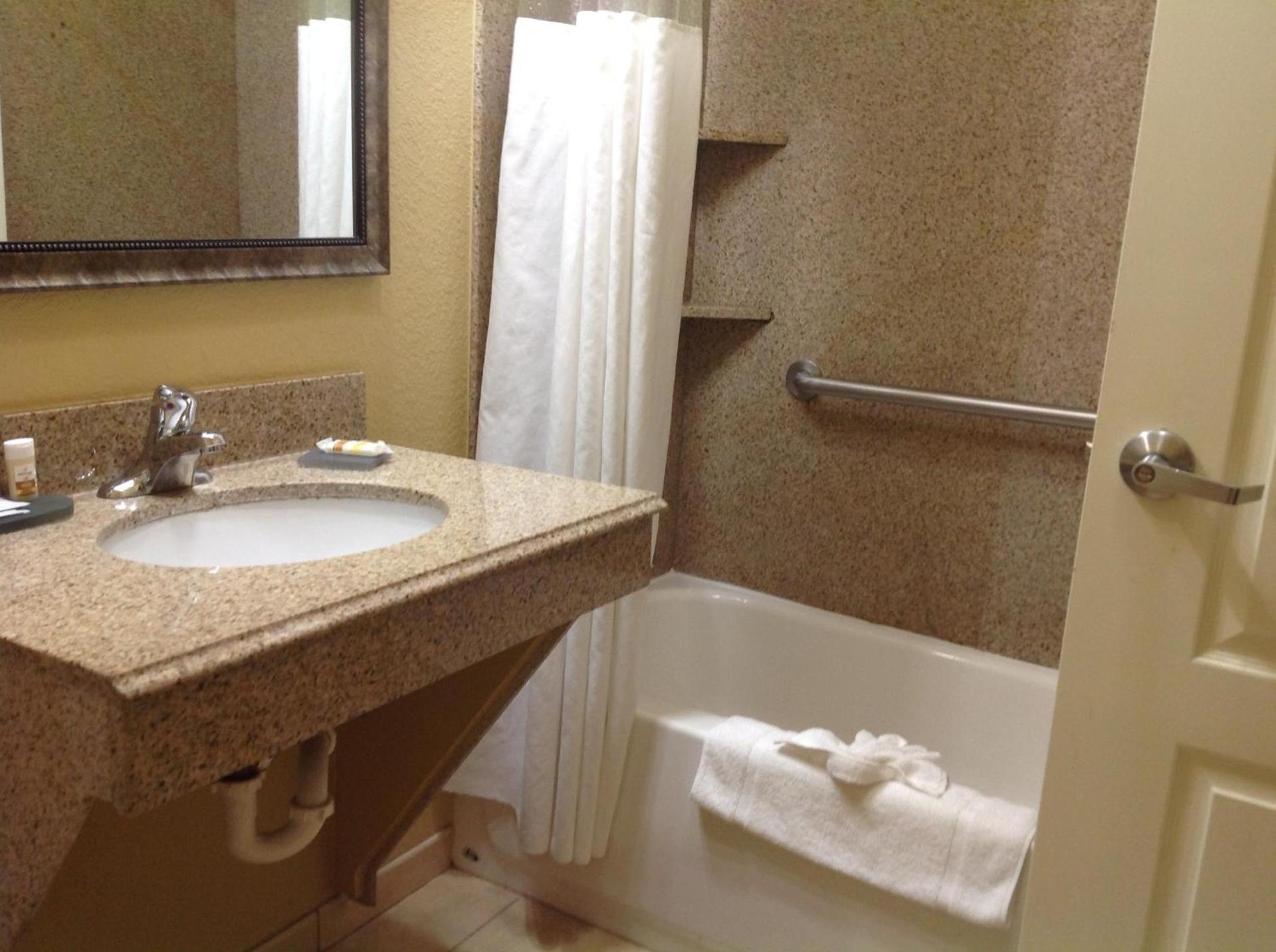 La Quinta by Wyndham Vicksburg photo 8