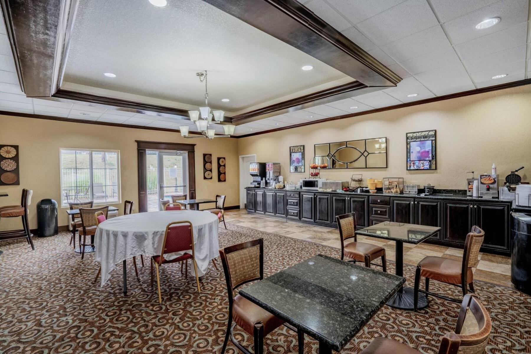 La Quinta by Wyndham Vicksburg photo 2
