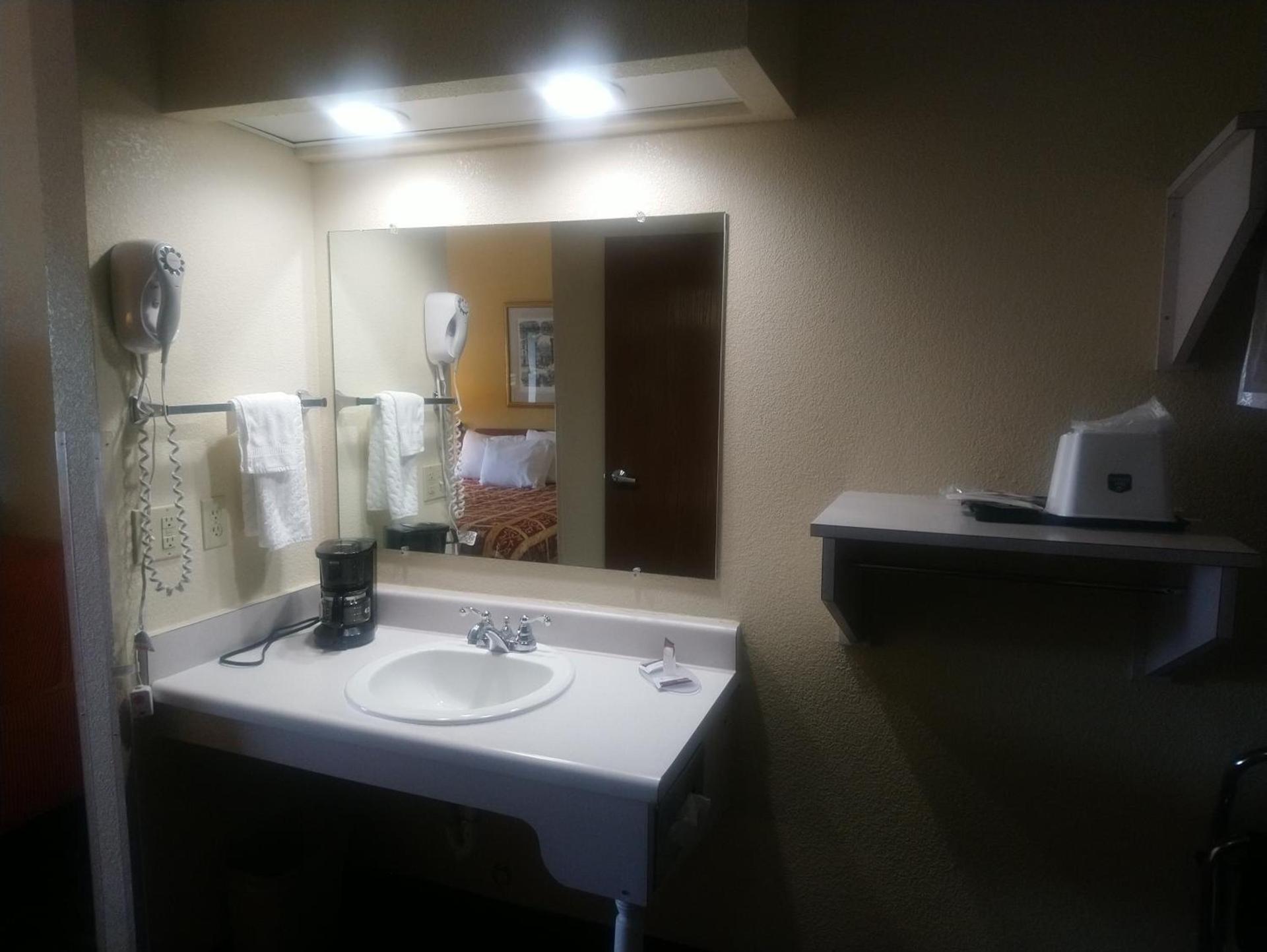 Geneva Motel photo 11