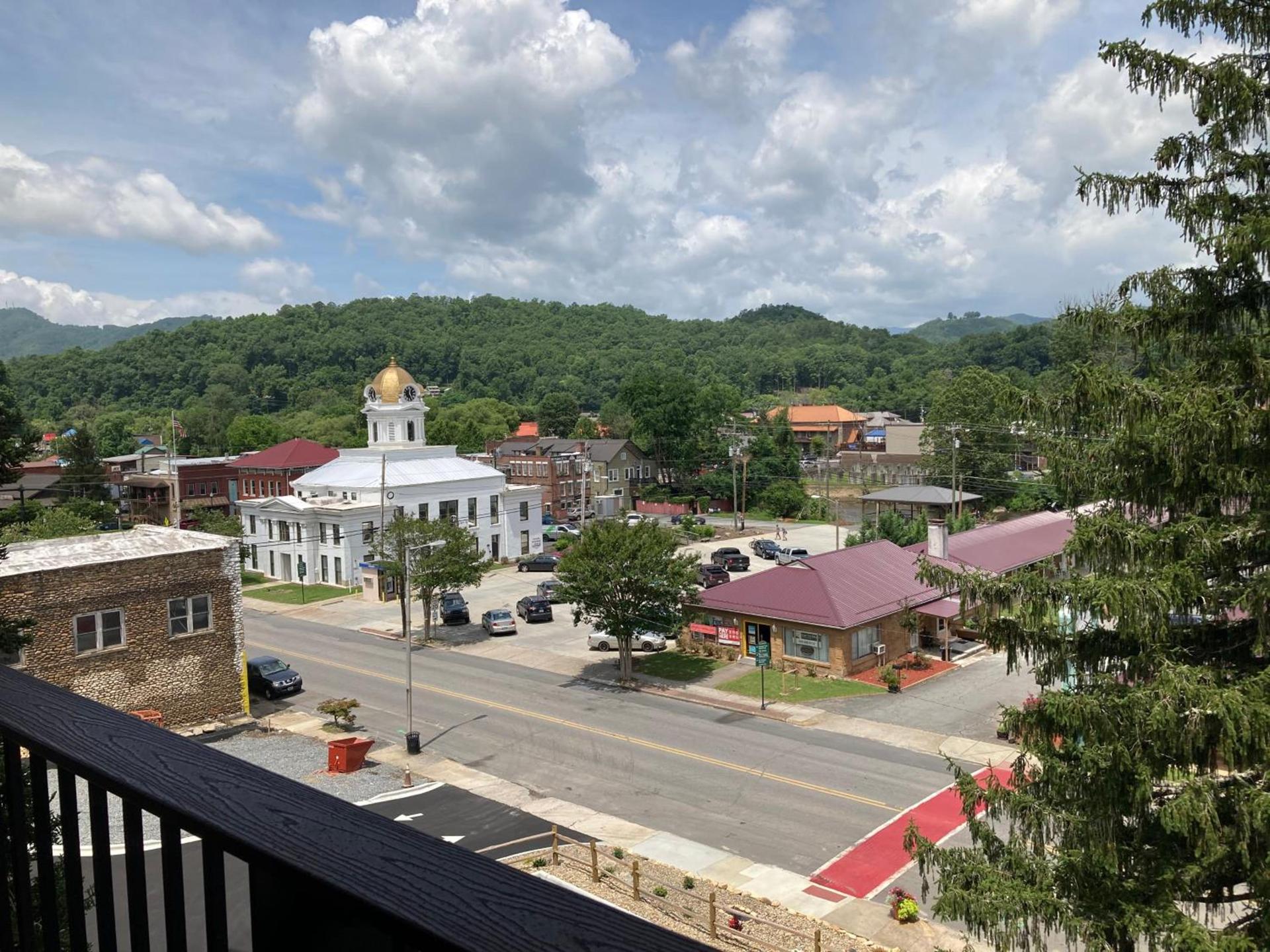 Stonebrook Lodge Bryson City photo 3