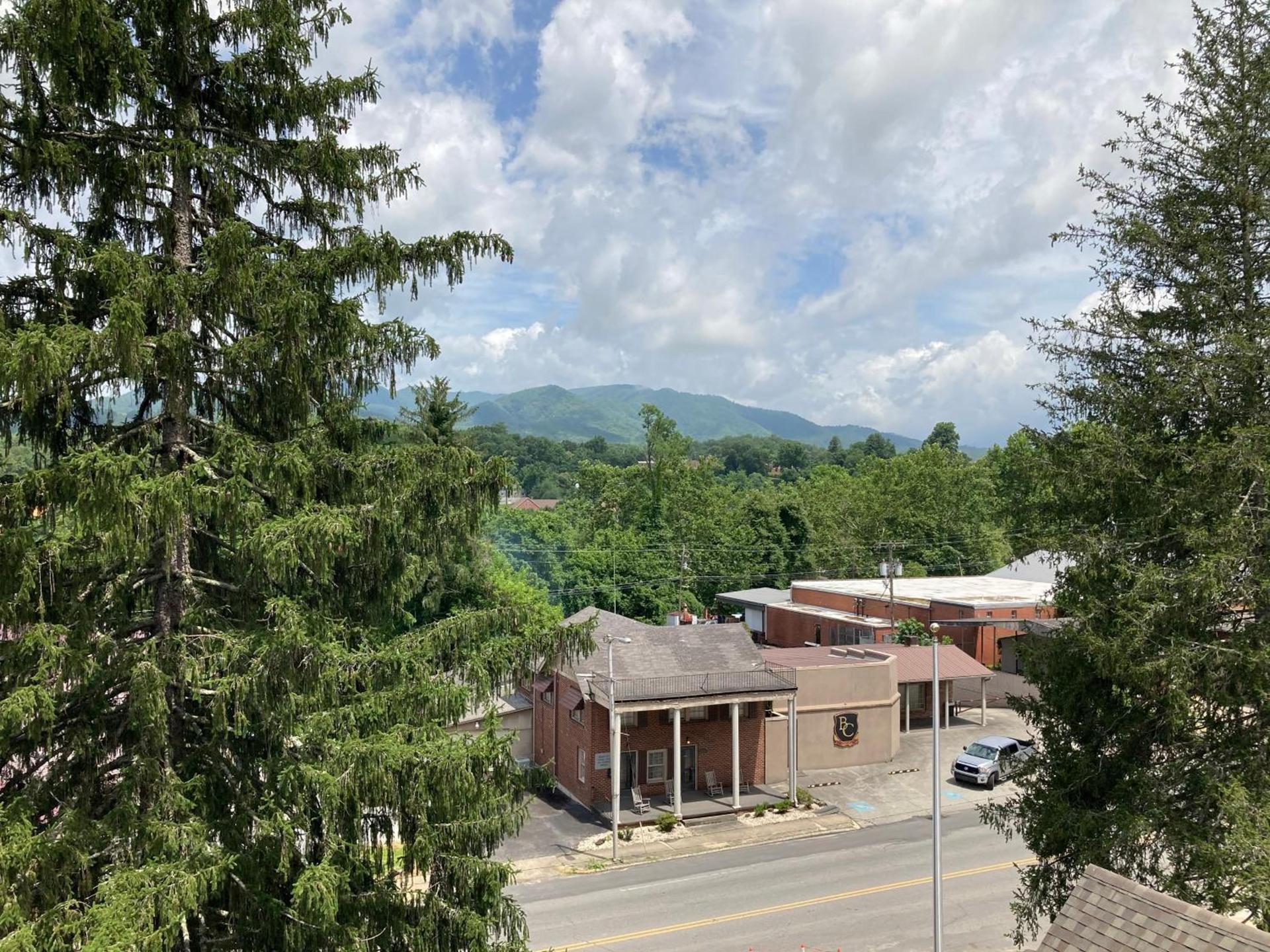 Stonebrook Lodge Bryson City photo 2