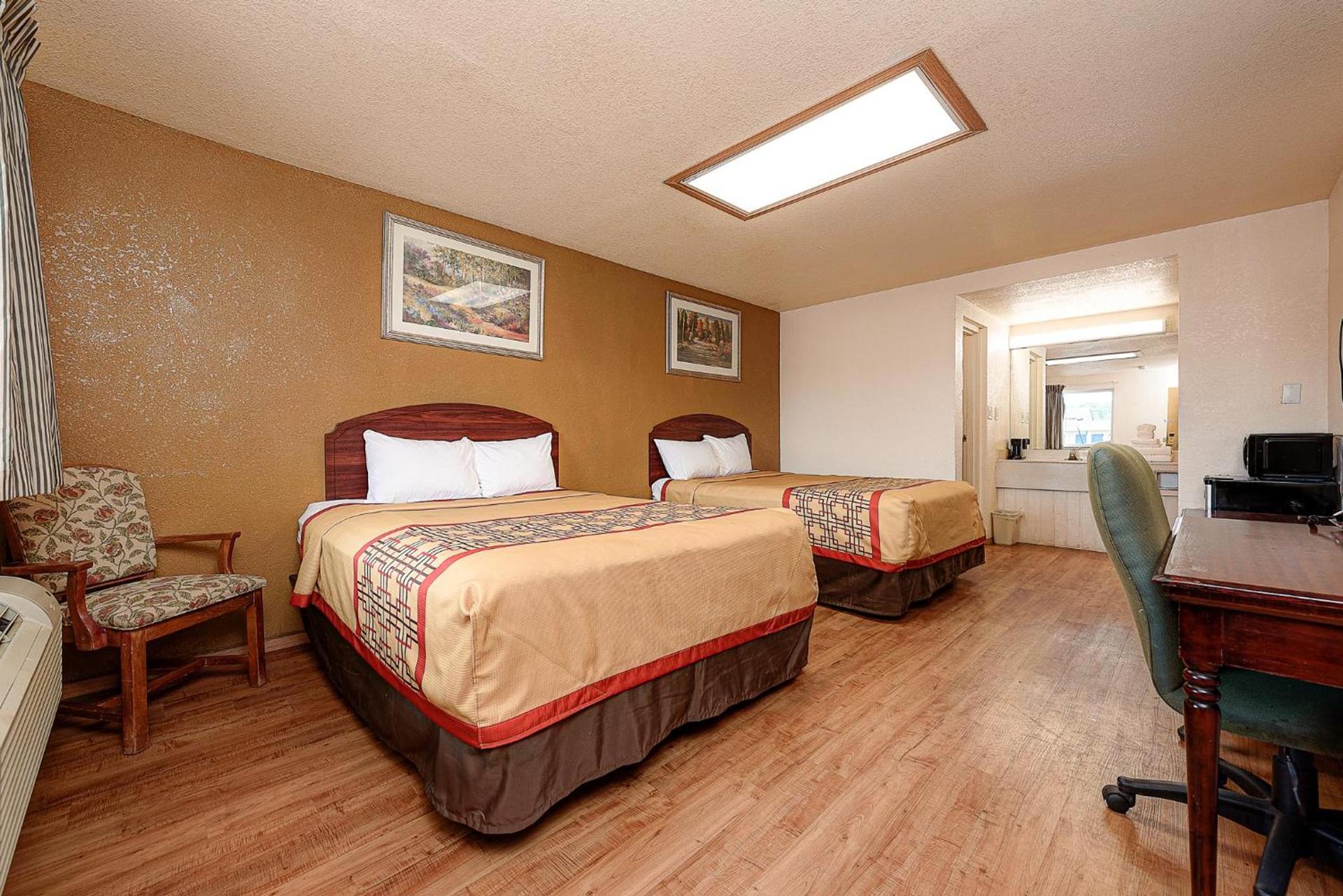 Guest Inn Rogers photo 25