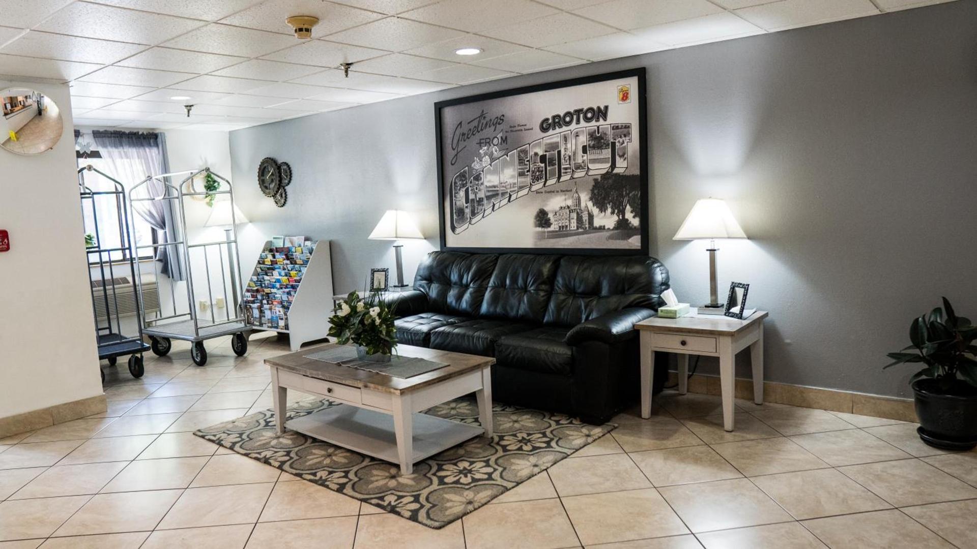 Super 8 by Wyndham Groton photo 19