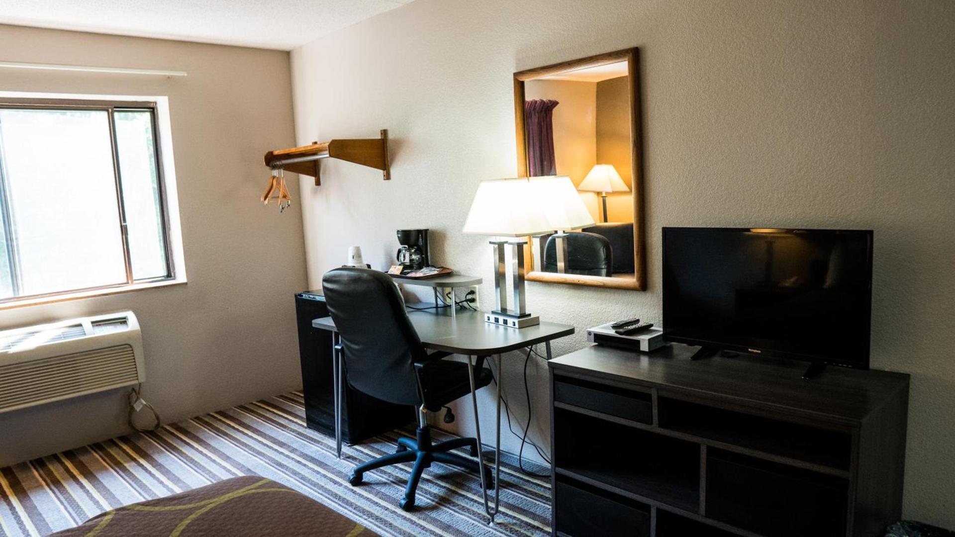 Super 8 by Wyndham Groton photo 18