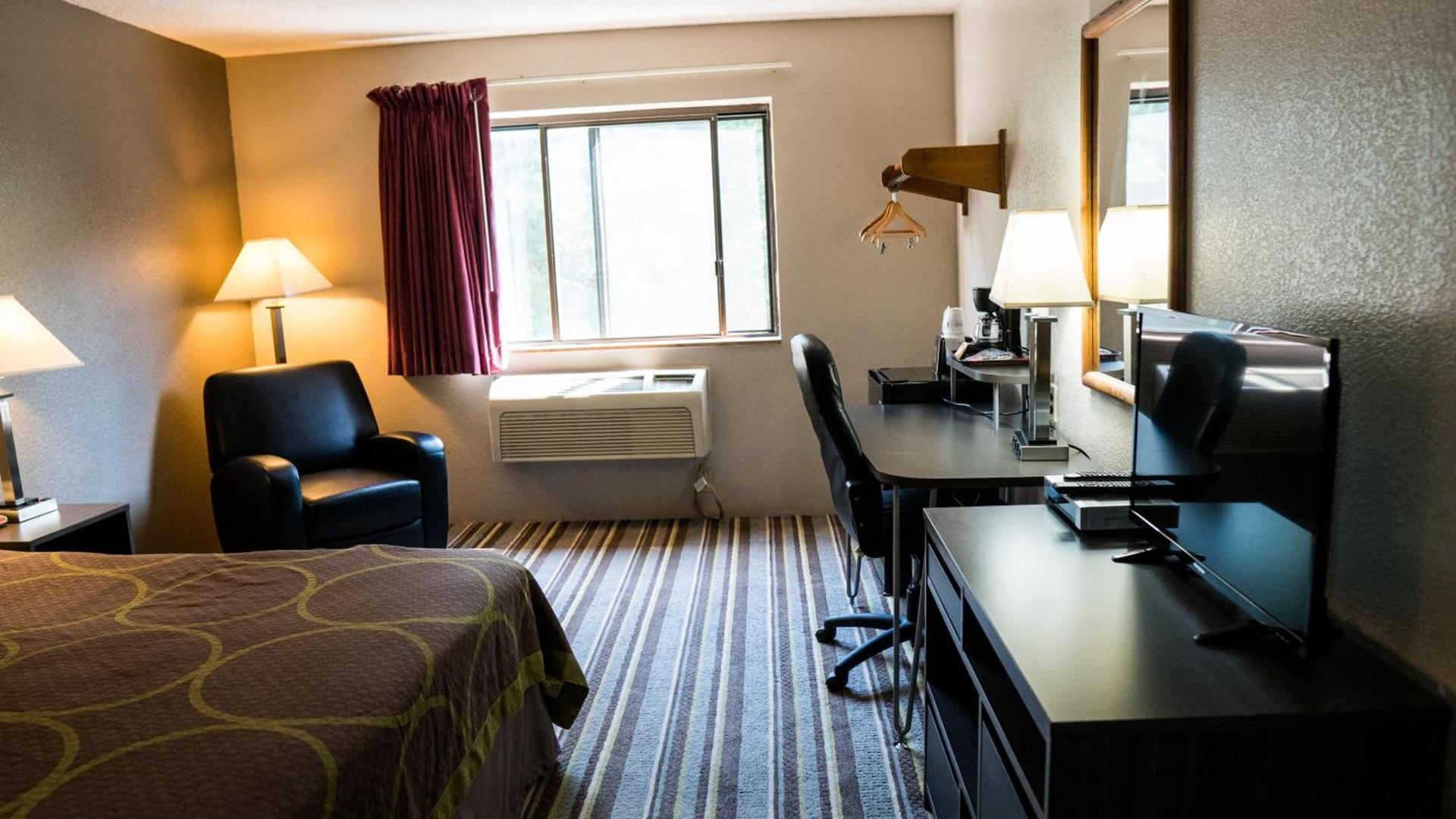 Super 8 by Wyndham Groton photo 17