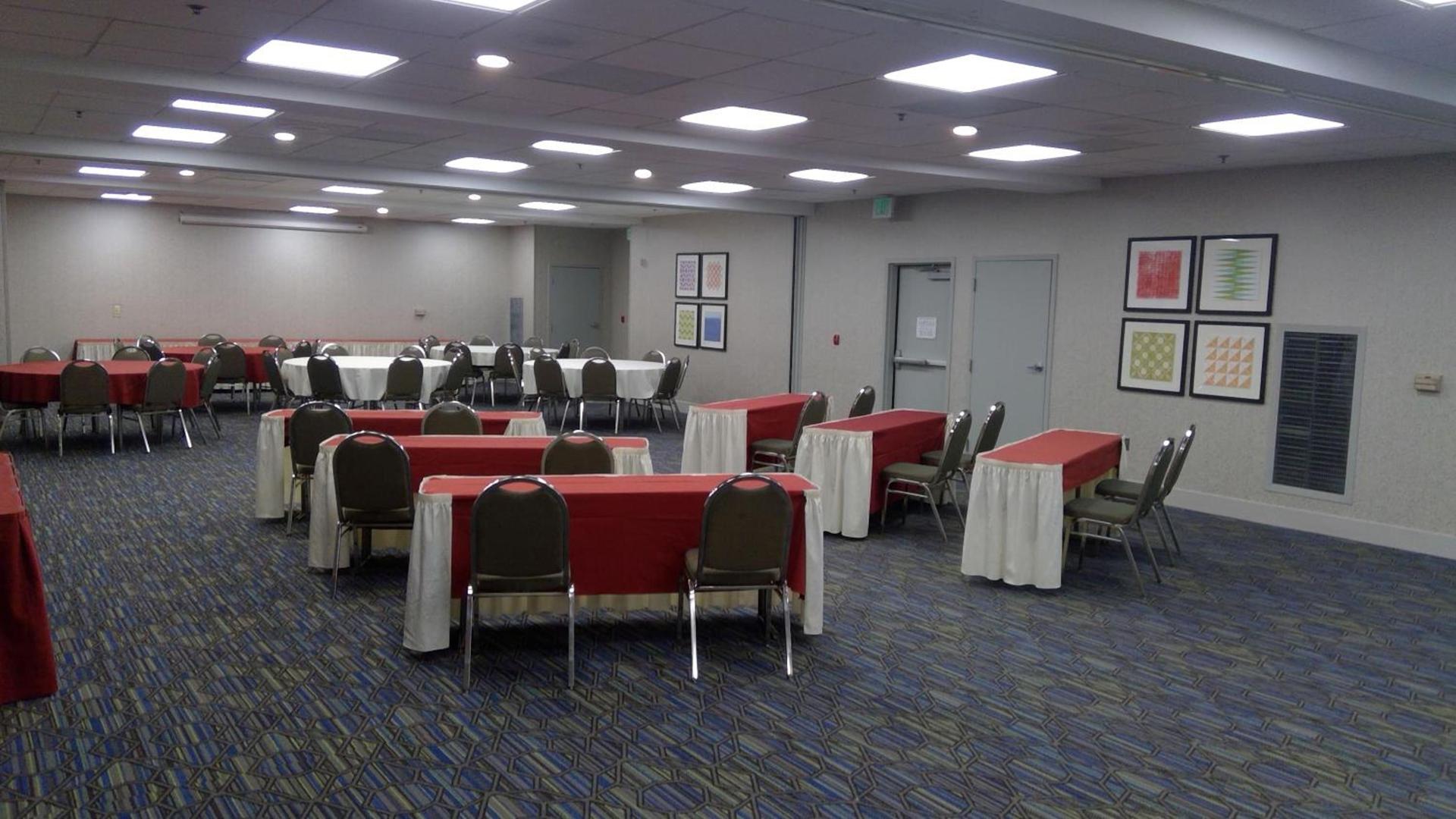 Holiday Inn Express & Suites Tracy by IHG photo 5