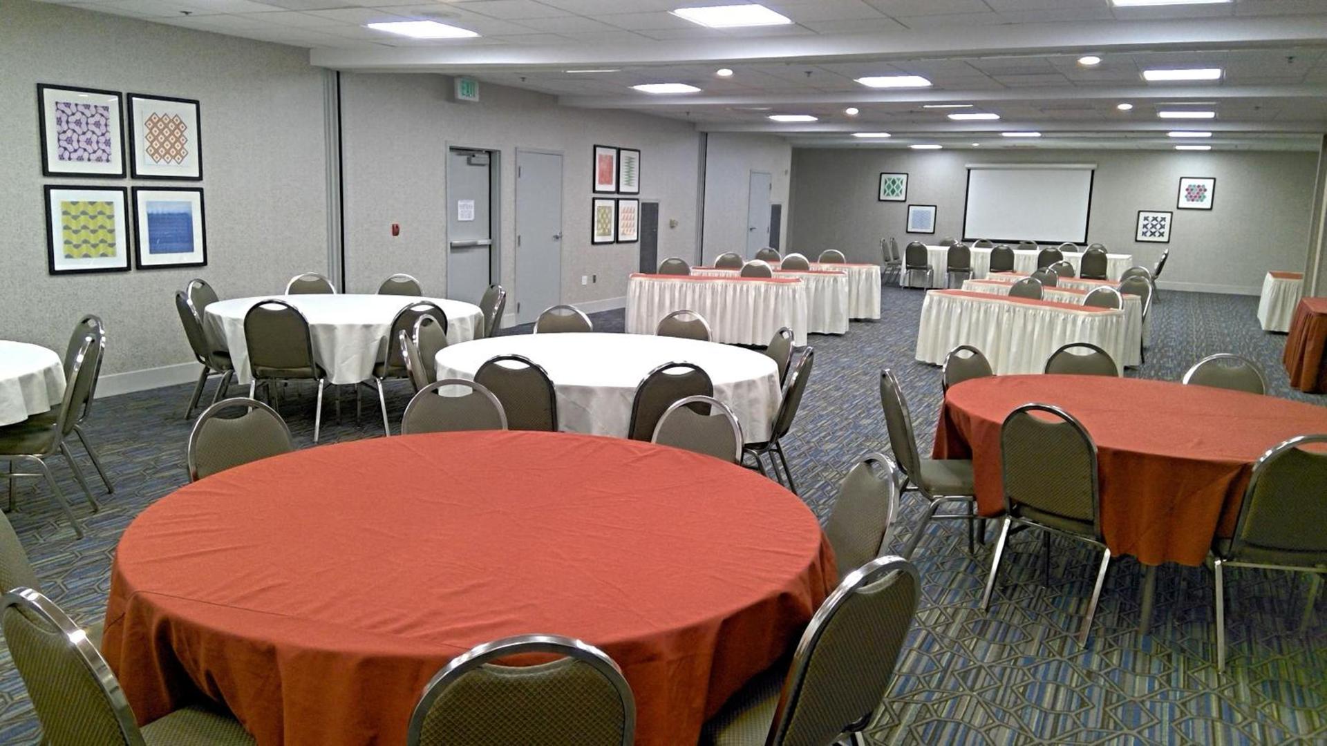 Holiday Inn Express & Suites Tracy by IHG photo 12