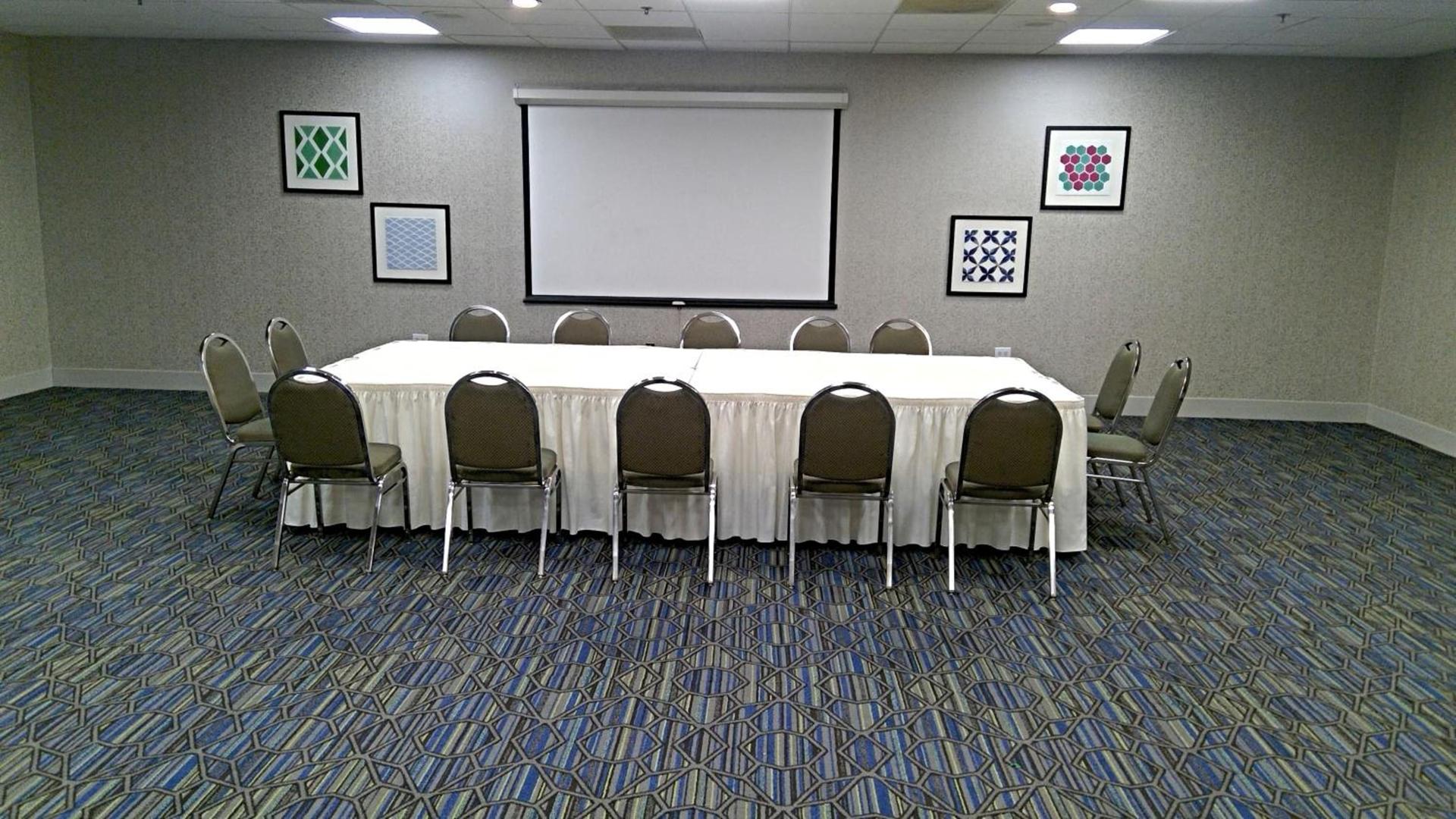 Holiday Inn Express & Suites Tracy by IHG photo 16