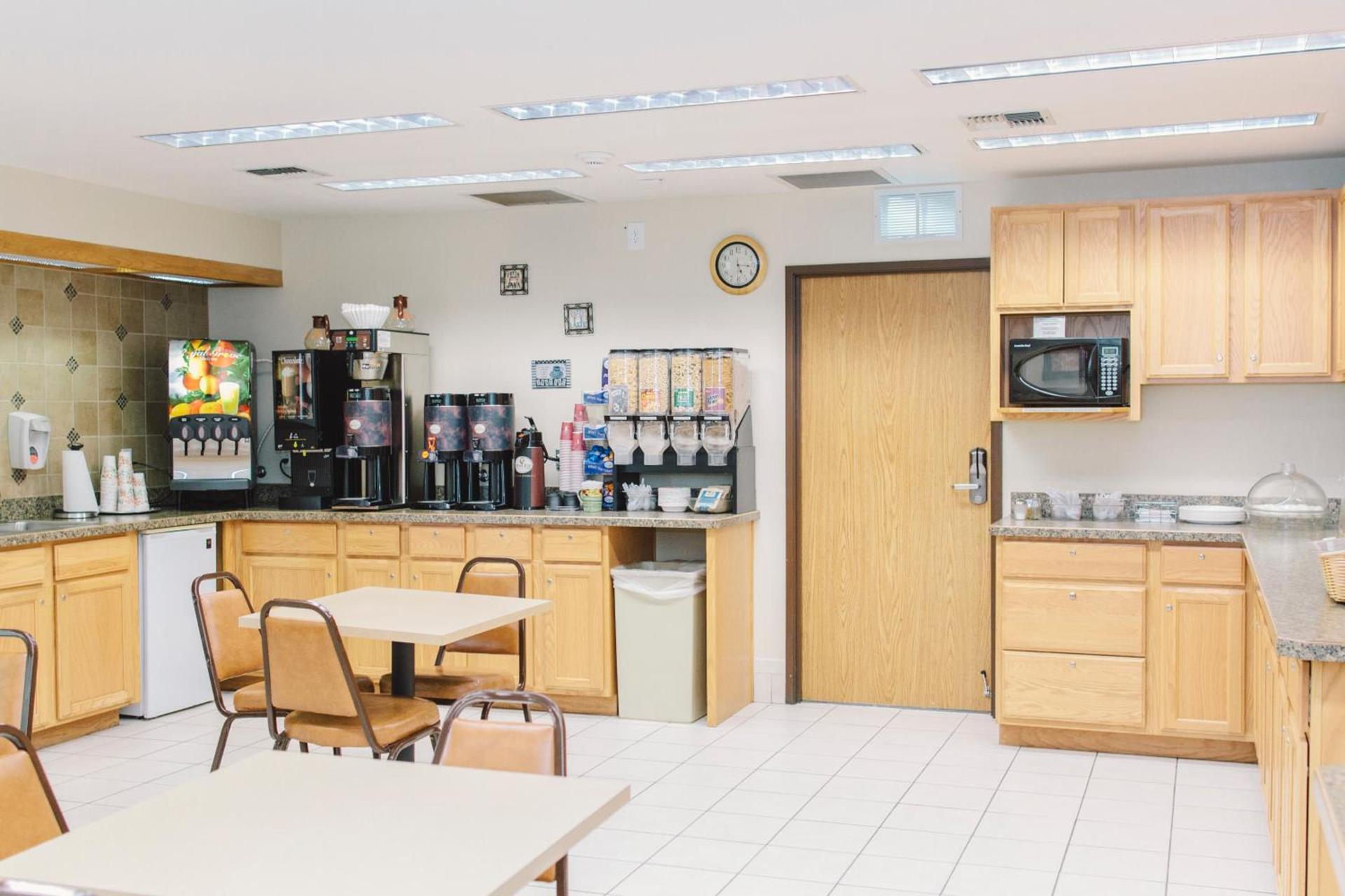 Lavissh Inn and Suites photo 30