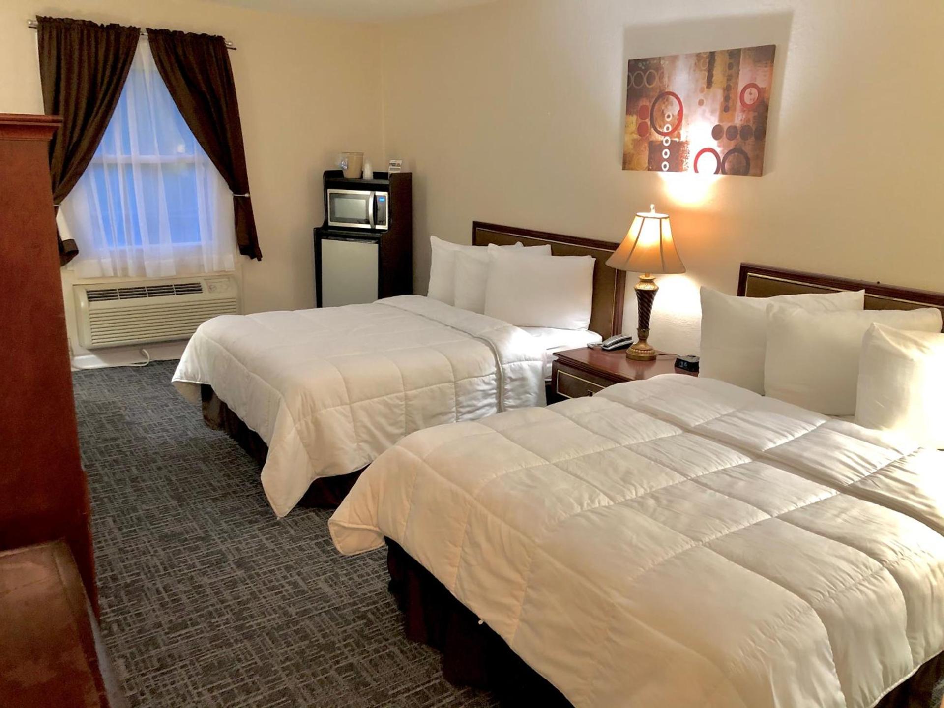 Bicentennial Inn photo 38