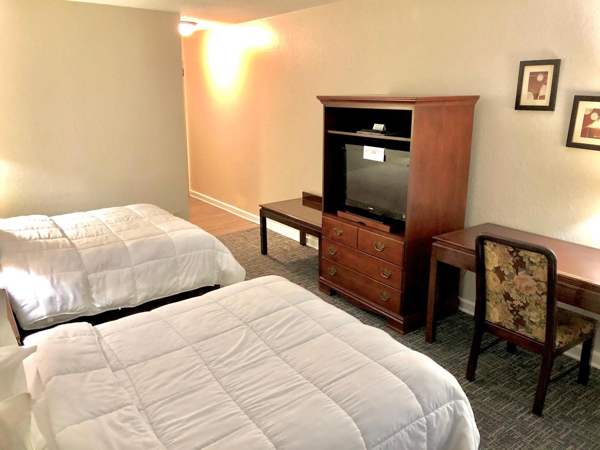Bicentennial Inn photo 16