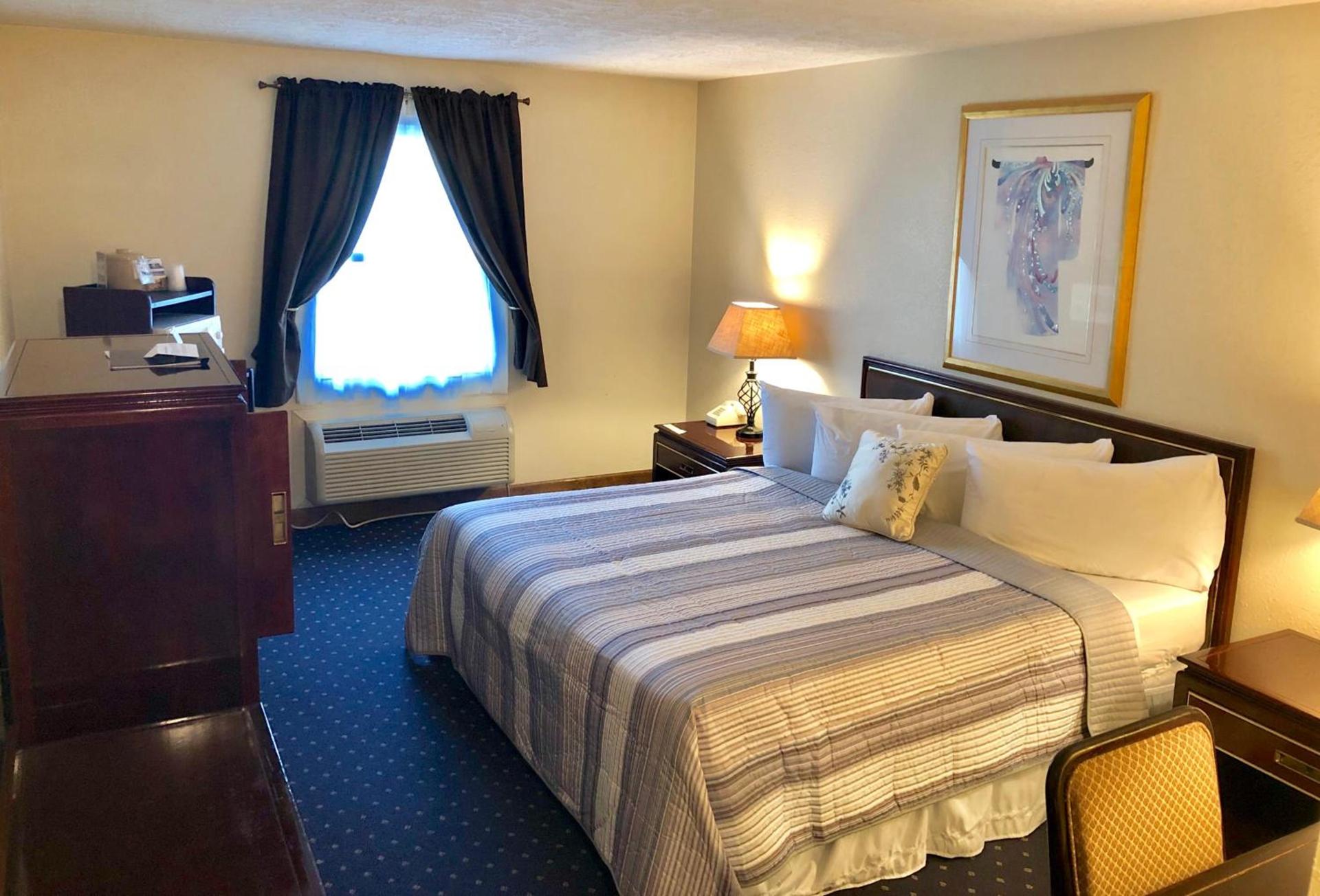 Bicentennial Inn photo 24
